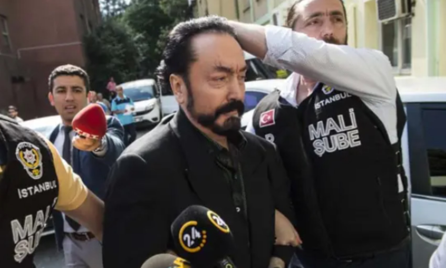 8 bin 463 yıl hapsi istenmişti: Adnan Oktar'ın mal varlığı Hazine'ye devredildi