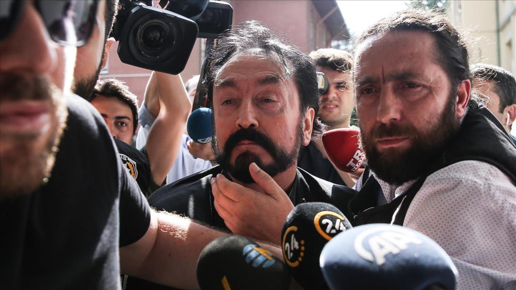 8 bin 463 yıl hapsi istenmişti: Adnan Oktar'ın mal varlığı Hazine'ye devredildi