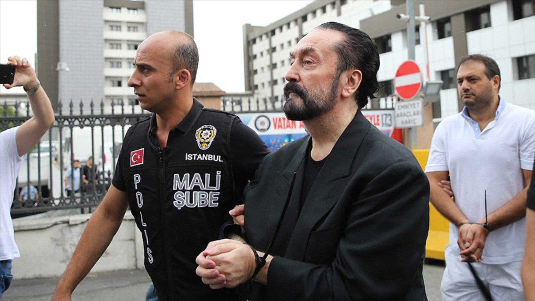 8 bin 463 yıl hapsi istenmişti: Adnan Oktar'ın mal varlığı Hazine'ye devredildi