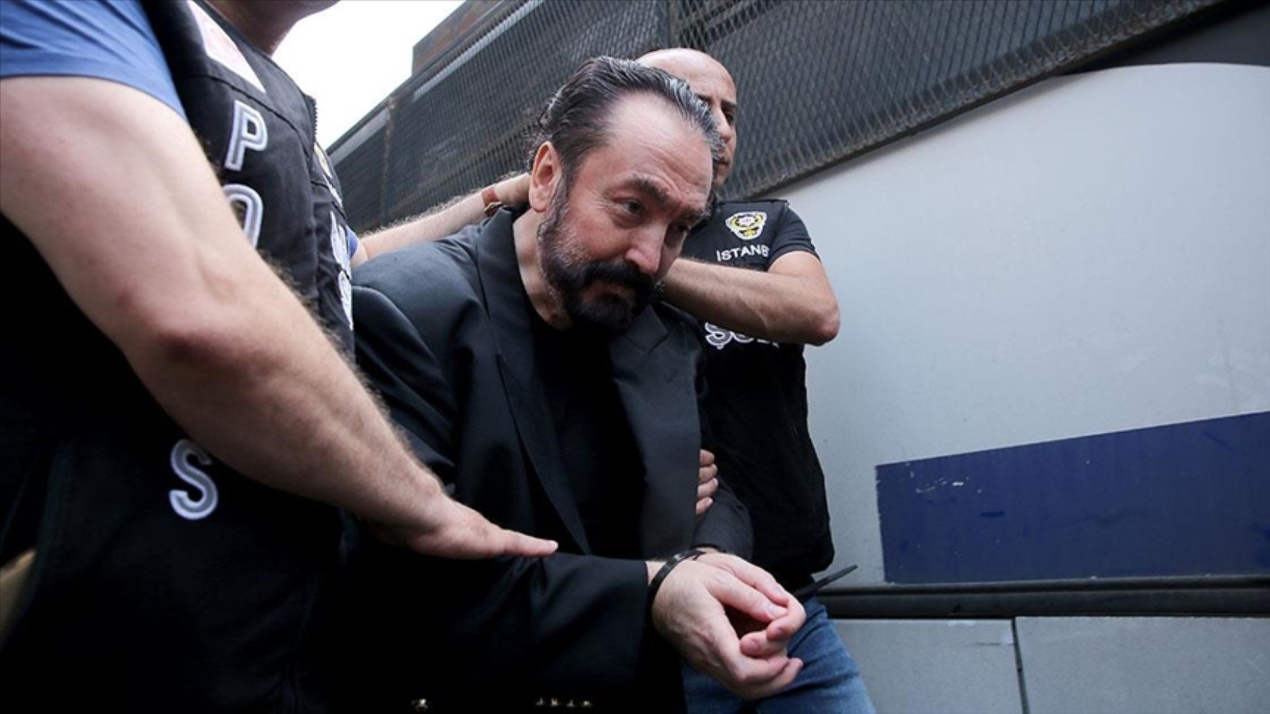 8 bin 463 yıl hapsi istenmişti: Adnan Oktar'ın mal varlığı Hazine'ye devredildi