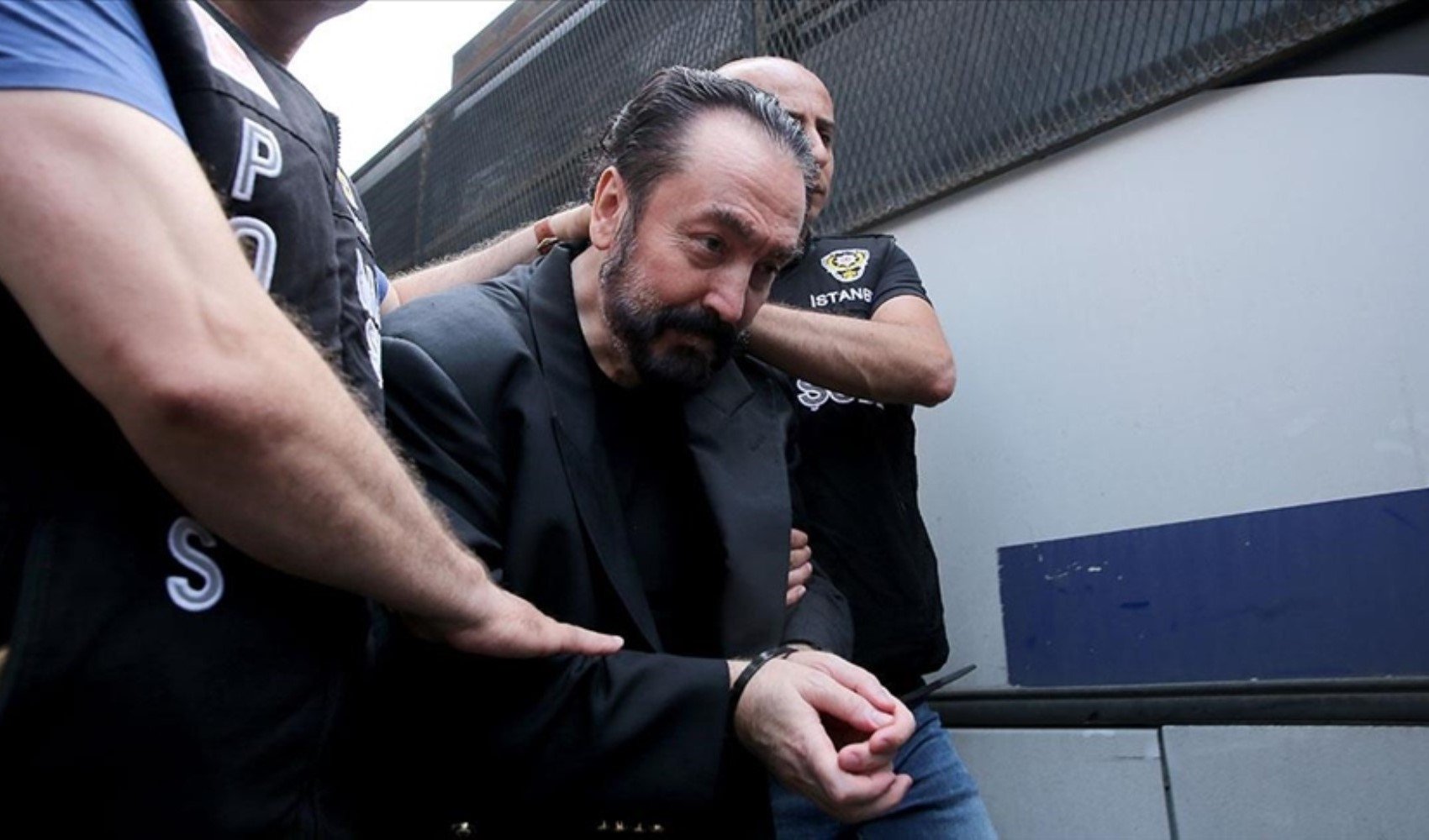 8 bin 463 yıl hapsi istenmişti: Adnan Oktar'ın mal varlığı Hazine'ye devredildi