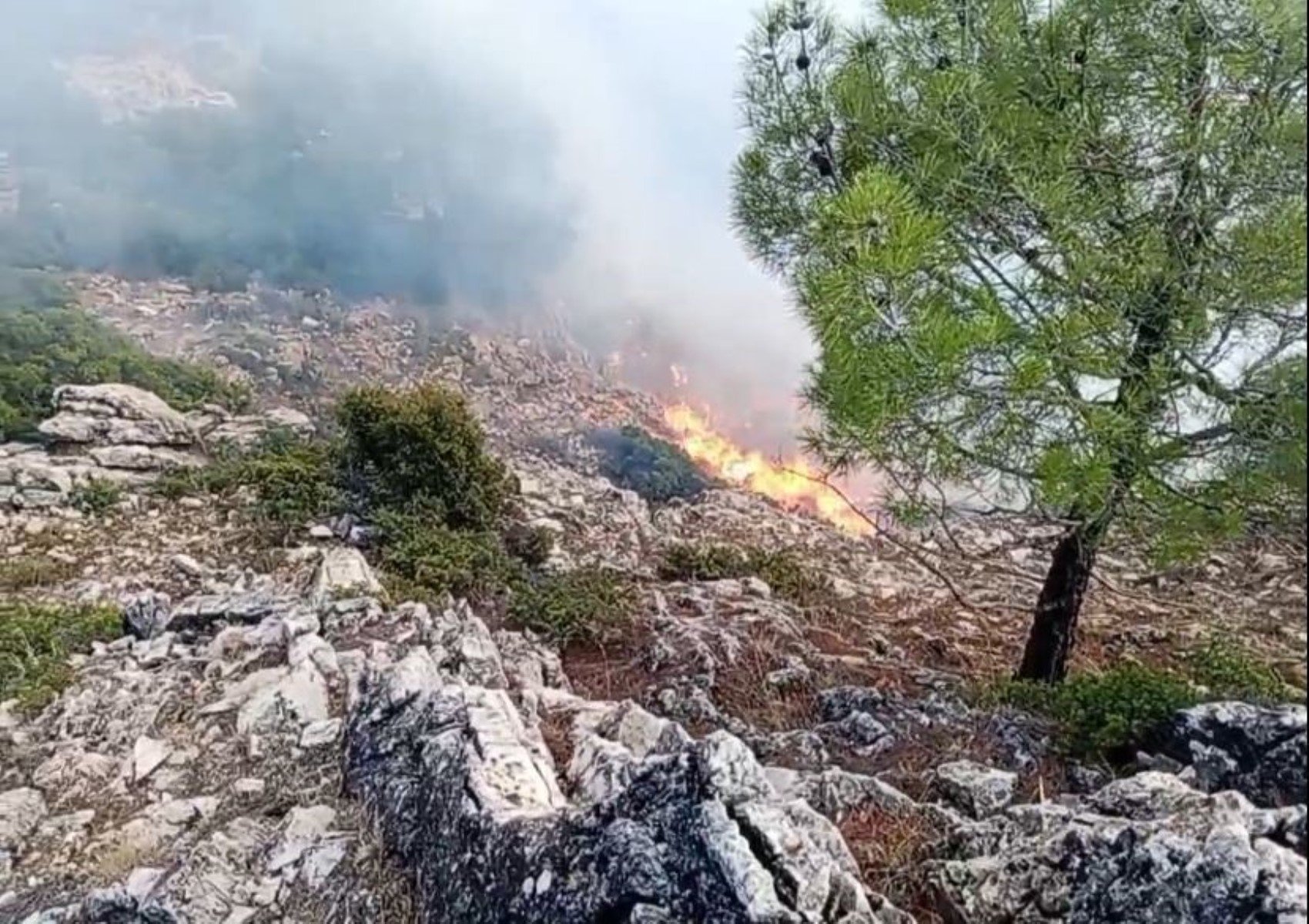 Denizli'de yangınla mücadele! 4 gündür devam eden yangın söndürülemiyor