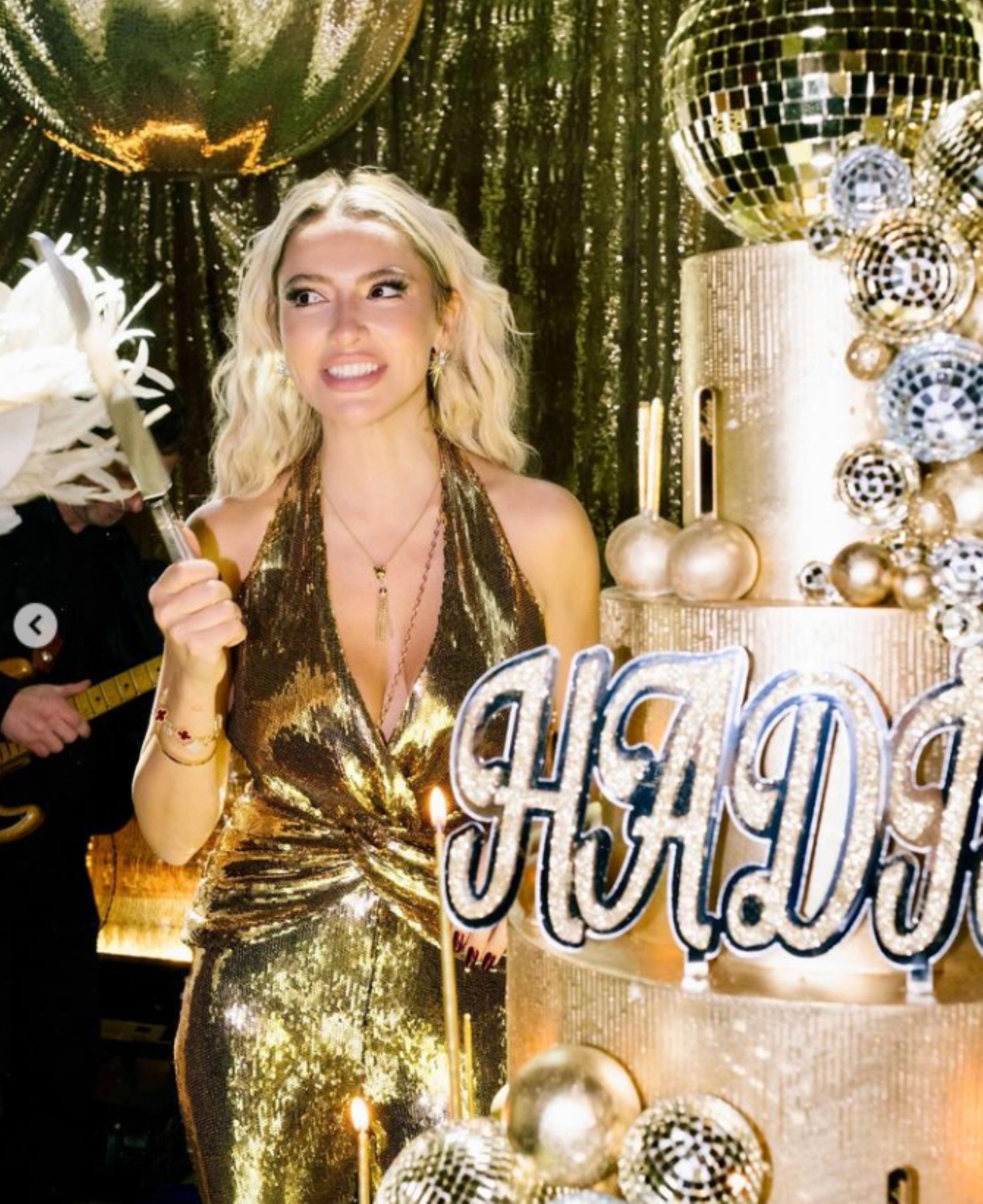 Hadise 39. yaşını coşkuyla kutladı! Pozlarına beğeni yağdı