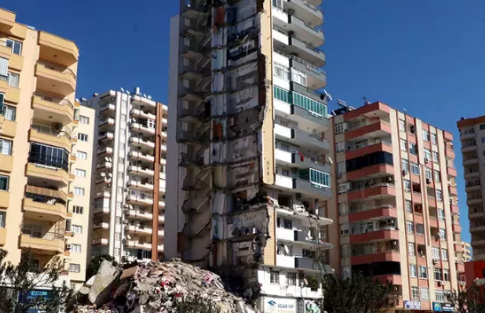 Adana depremi panik yarattı! Naci Görür risklere dikkat çekti