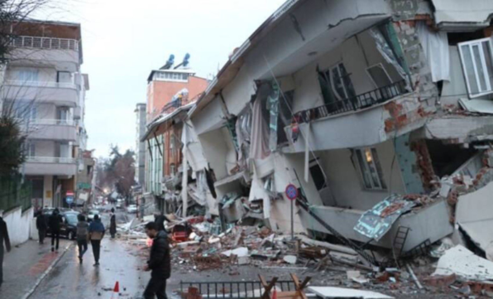 Adana depremi panik yarattı! Naci Görür risklere dikkat çekti