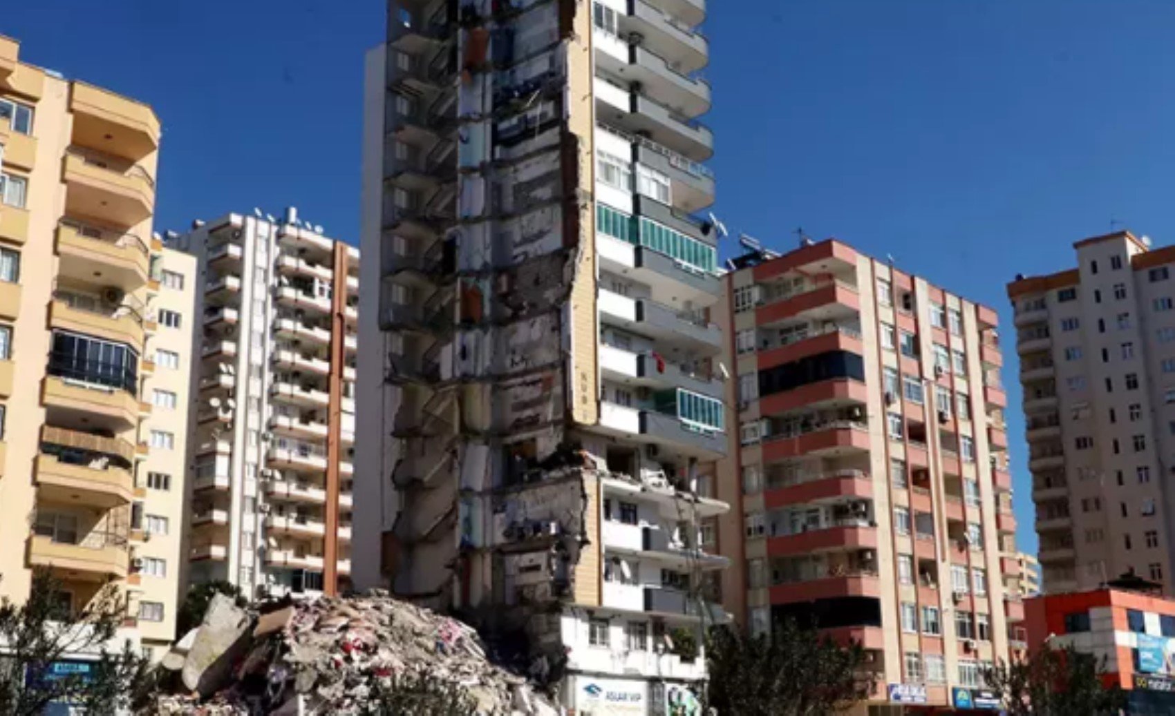 Adana depremi panik yarattı! Naci Görür risklere dikkat çekti