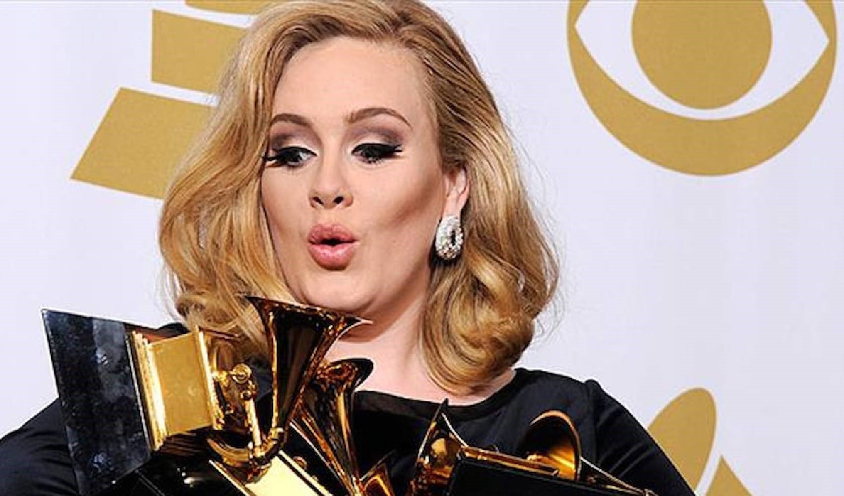 Adele: Nadir görülen su bakterisi yüzünden kısmen sağır kaldım