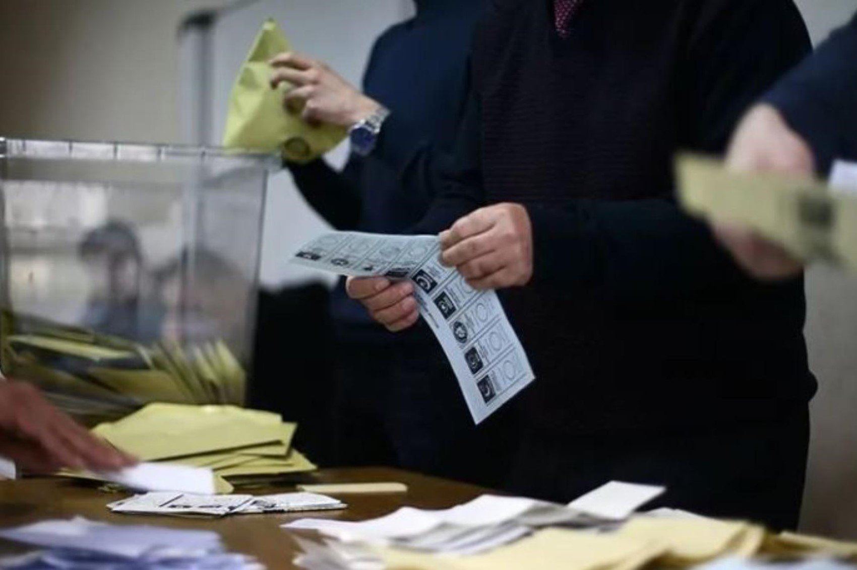 AKP için sonuçlar endişe verici! Son seçim anketinde fark 1'in altında