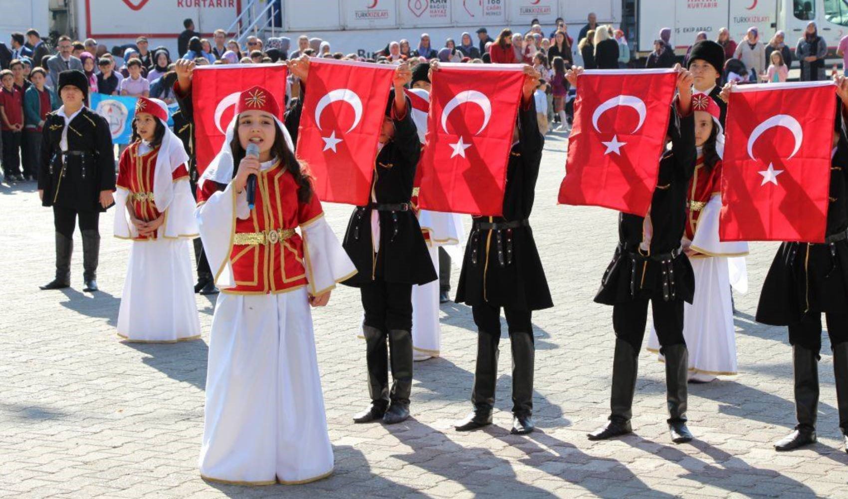 Cumhuriyet'in 101. yılına özel, 3-4-5 kıtalık, yeni 29 Ekim Cumhuriyet Bayramı şiirleri