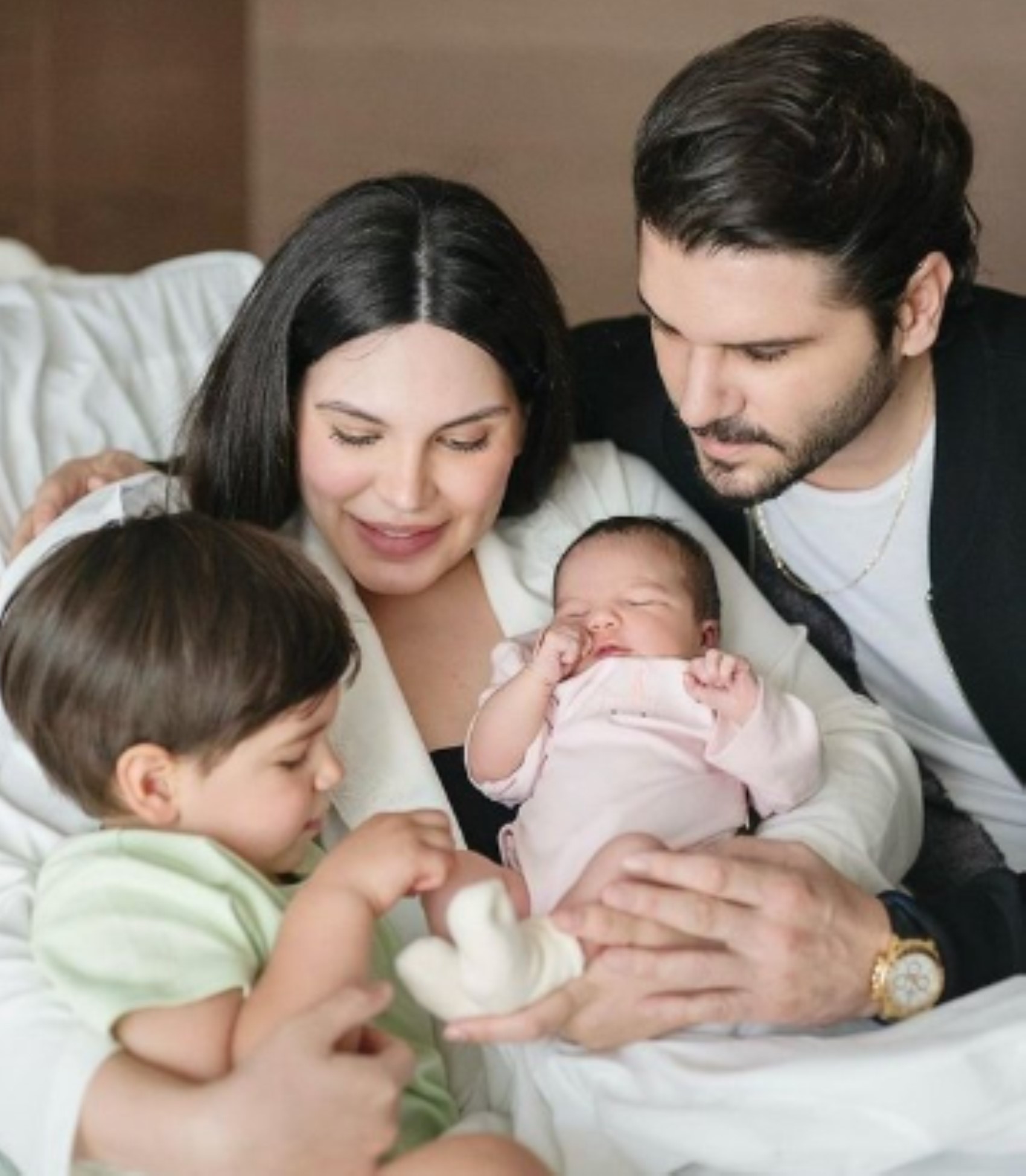 Almeda, moglie di Tolgahan Sayışman, scampa alla morte! Operata d'urgenza