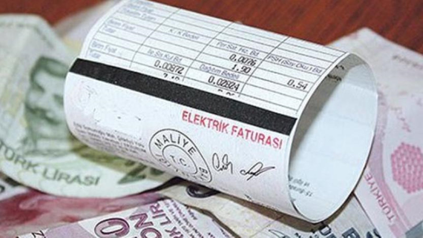 Svelato come aumenteranno le bollette dell'elettricità: l'EMO spiega il metodo del 'rincaro nascosto'