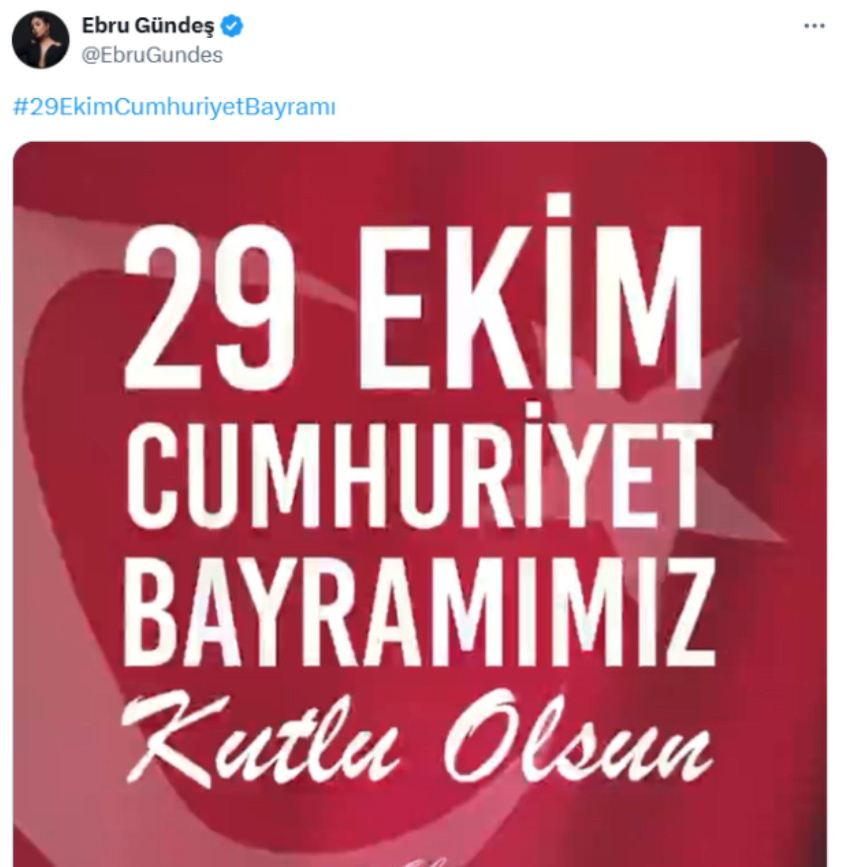 Ünlülerden 29 Ekim Cumhuriyet Bayramı paylaşımları