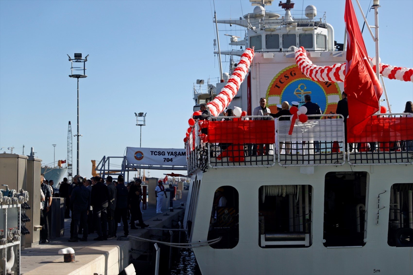 Mersin’de 29 Ekim coşkusu: 'Deniz gözü' gösterisi ile şehitler anıldı