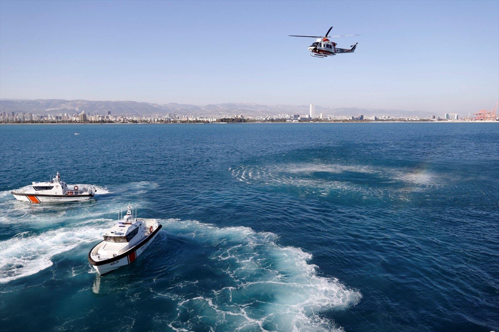 Mersin’de 29 Ekim coşkusu: 'Deniz gözü' gösterisi ile şehitler anıldı