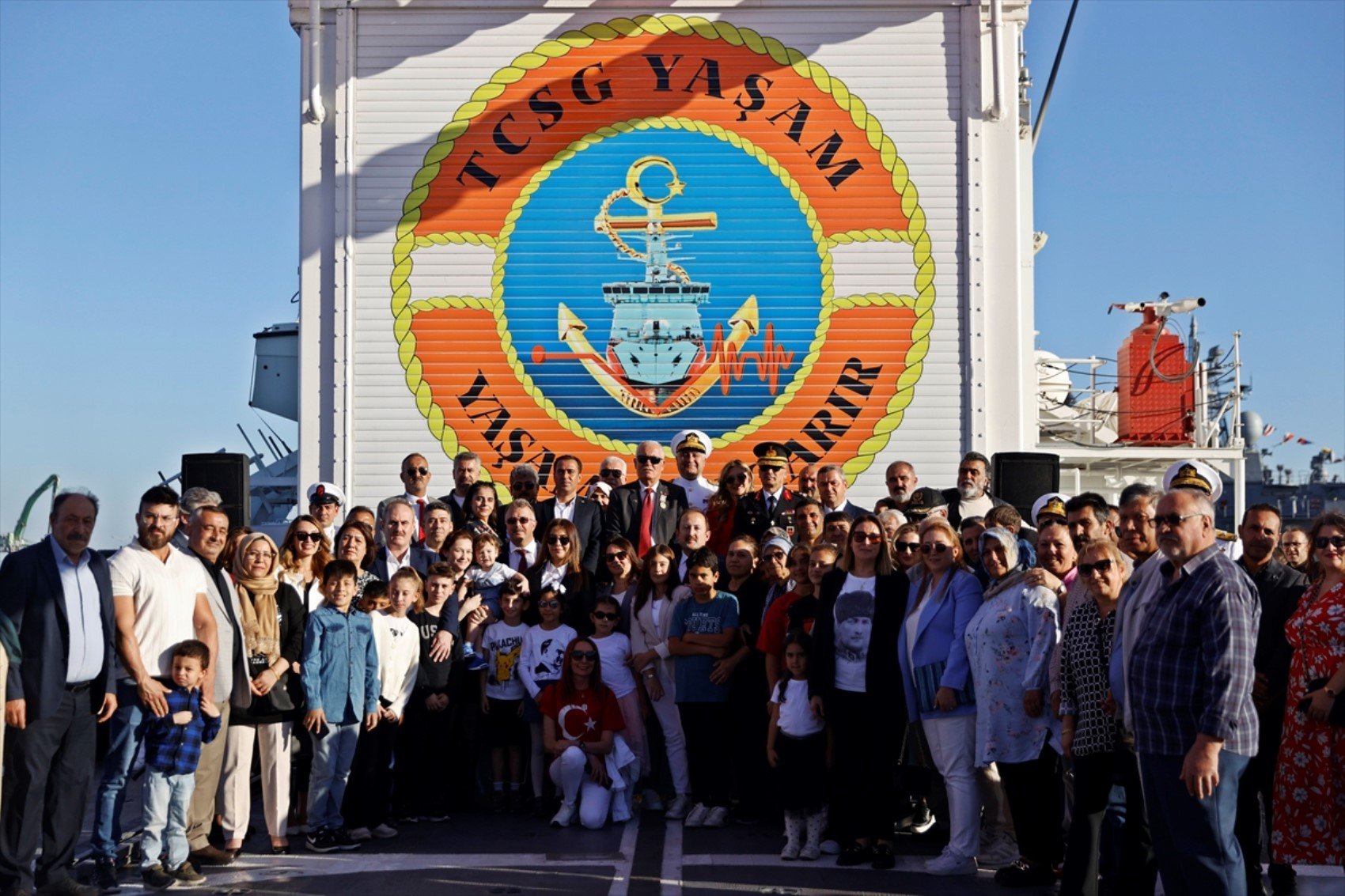 Mersin’de 29 Ekim coşkusu: 'Deniz gözü' gösterisi ile şehitler anıldı