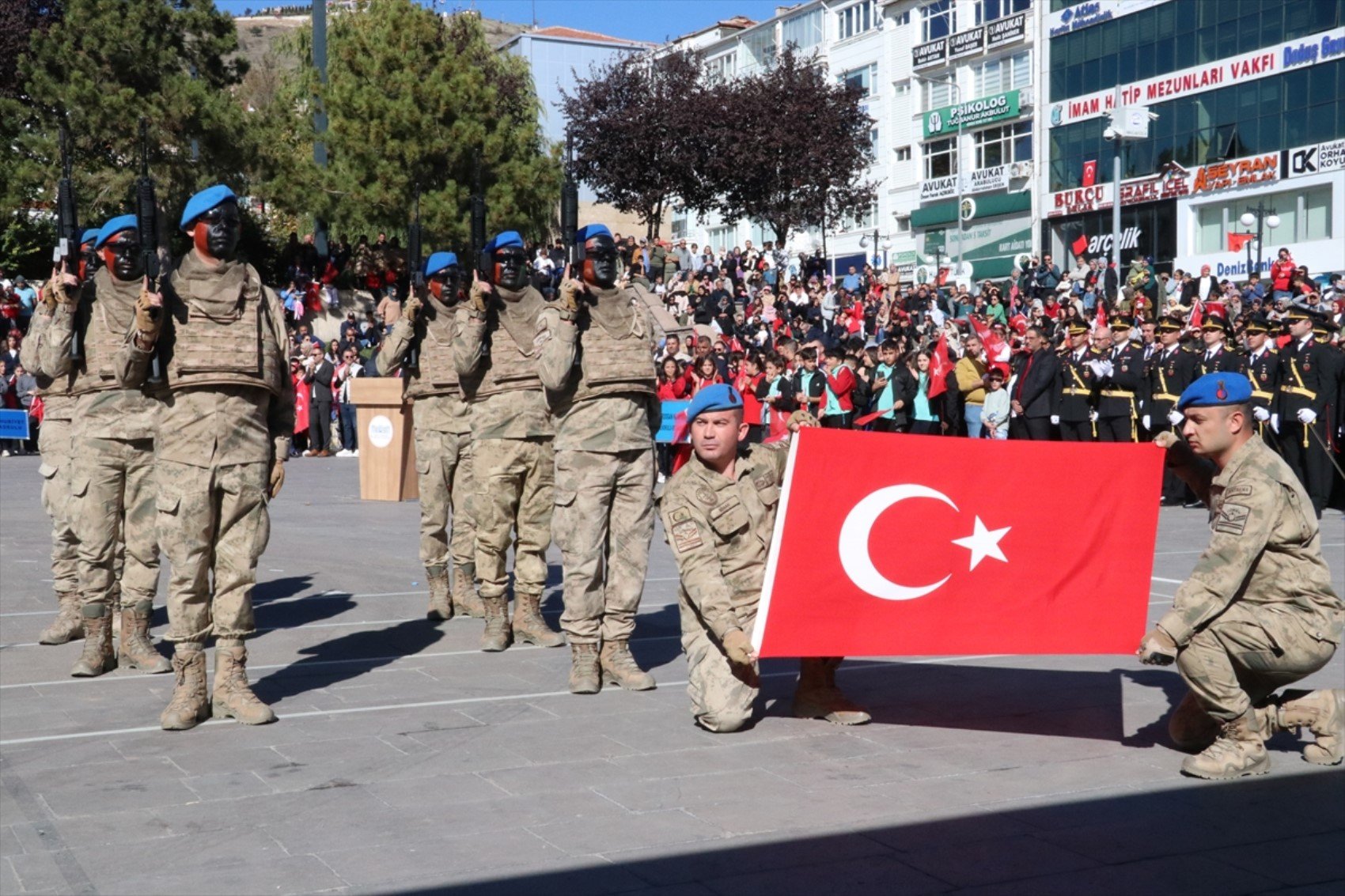 İşte yurdun dört bir yanından 29 Ekim Cumhuriyet Bayramı etkinlik ve kutlama fotoğrafları...