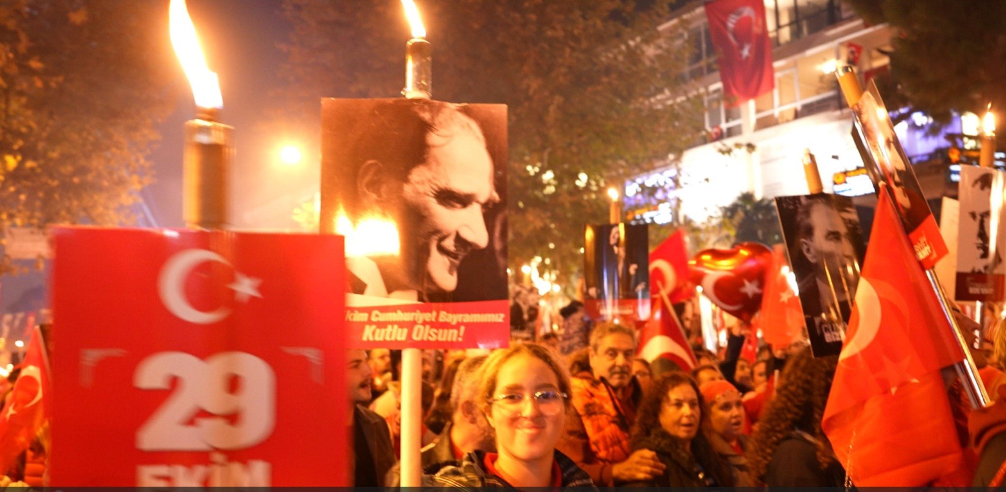 Bağdat Caddesi'nde coşkulu 29 Ekim kutlaması: Binlerce yurttaş katıldı