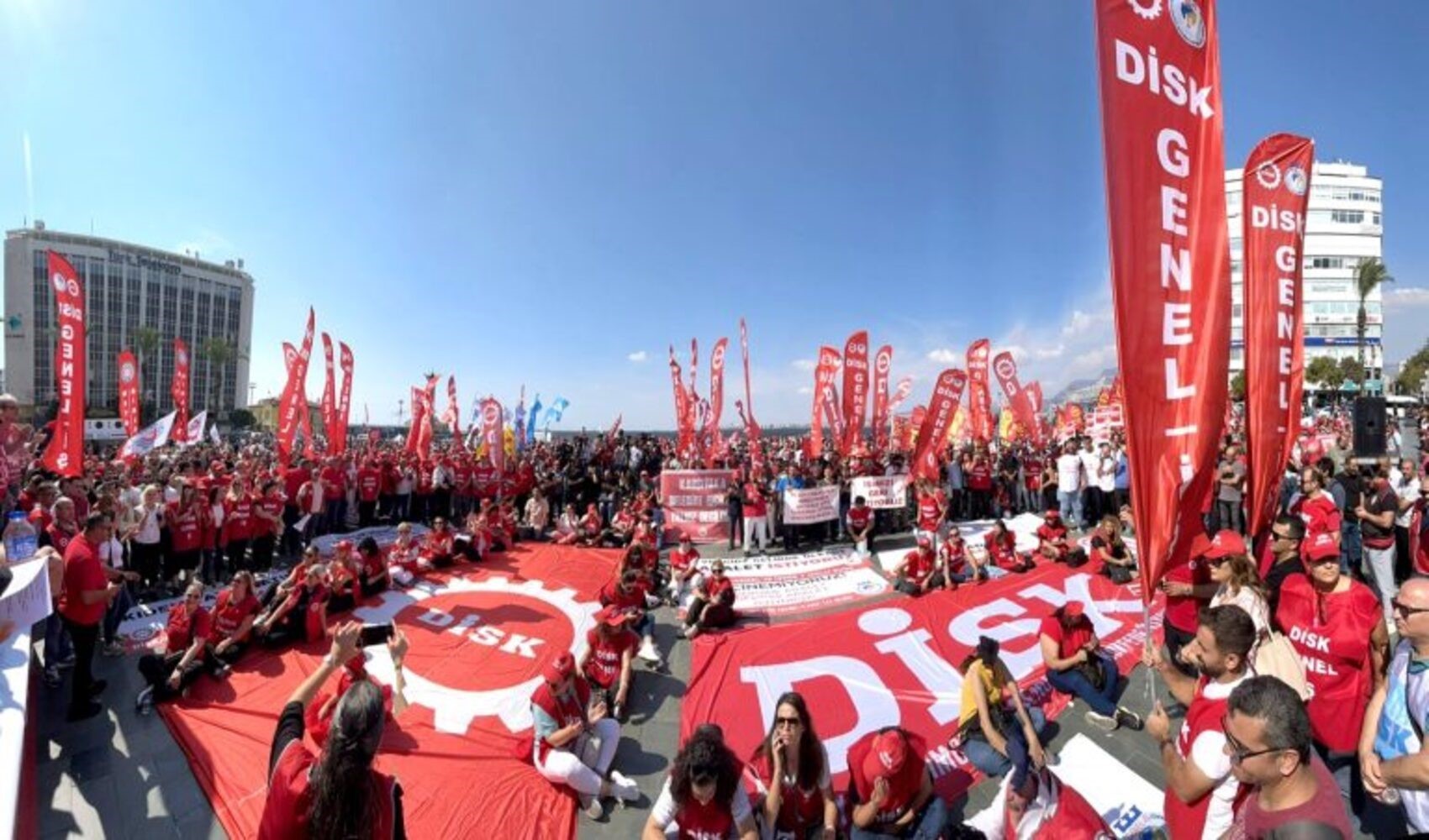 DİSK, Ankara'da ağır vergileri ve düşük maaşları protesto etti: 'Artık yeter, geçinemiyoruz'