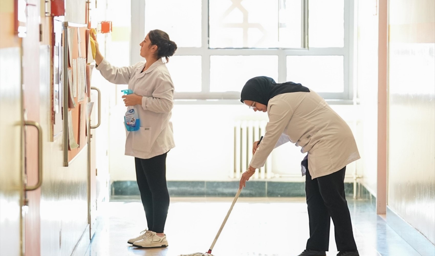 Assegnati 5.500 addetti alle pulizie aggiuntivi alle scuole di Istanbul