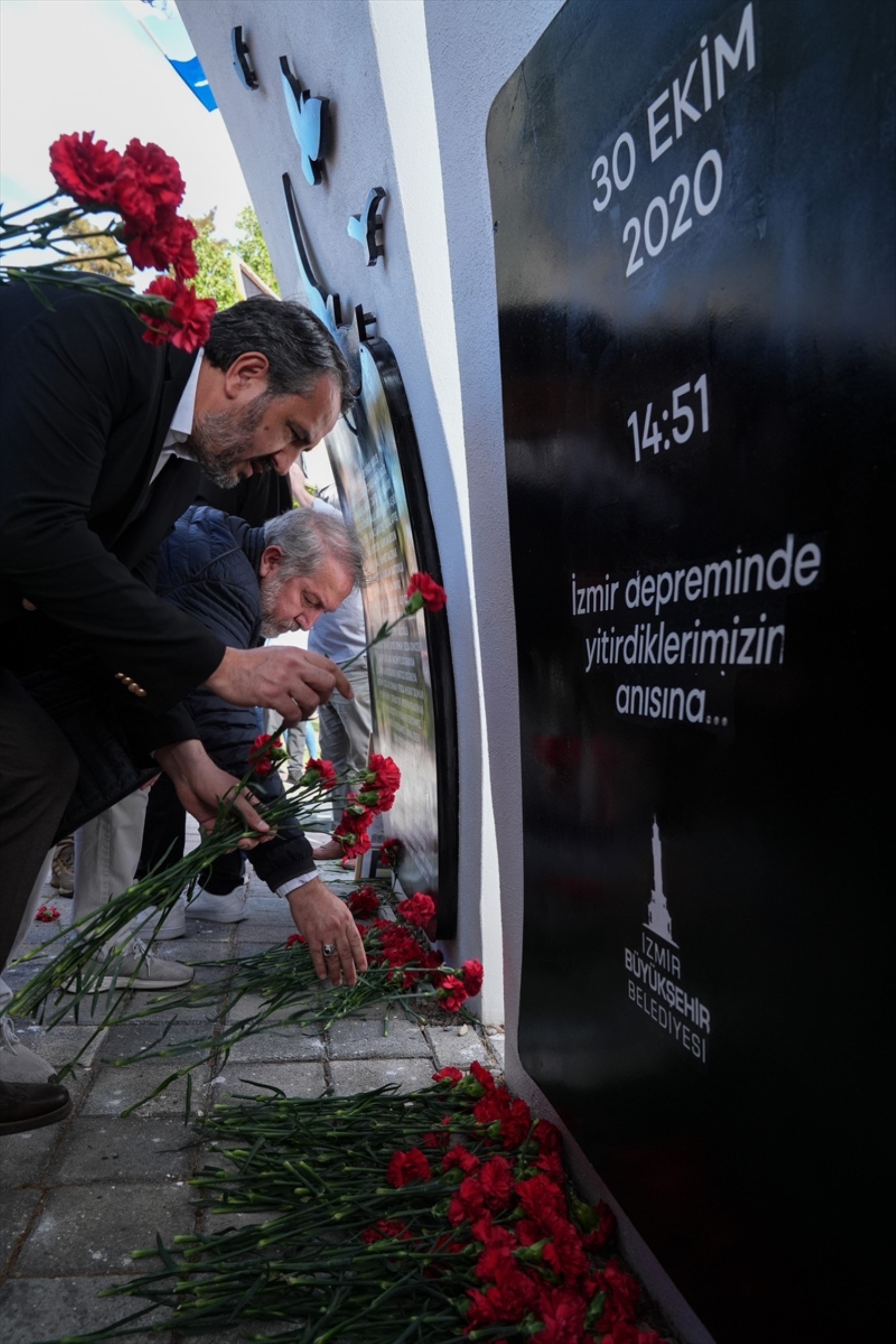 İzmir depreminde hayatını kaybedenler anıldı