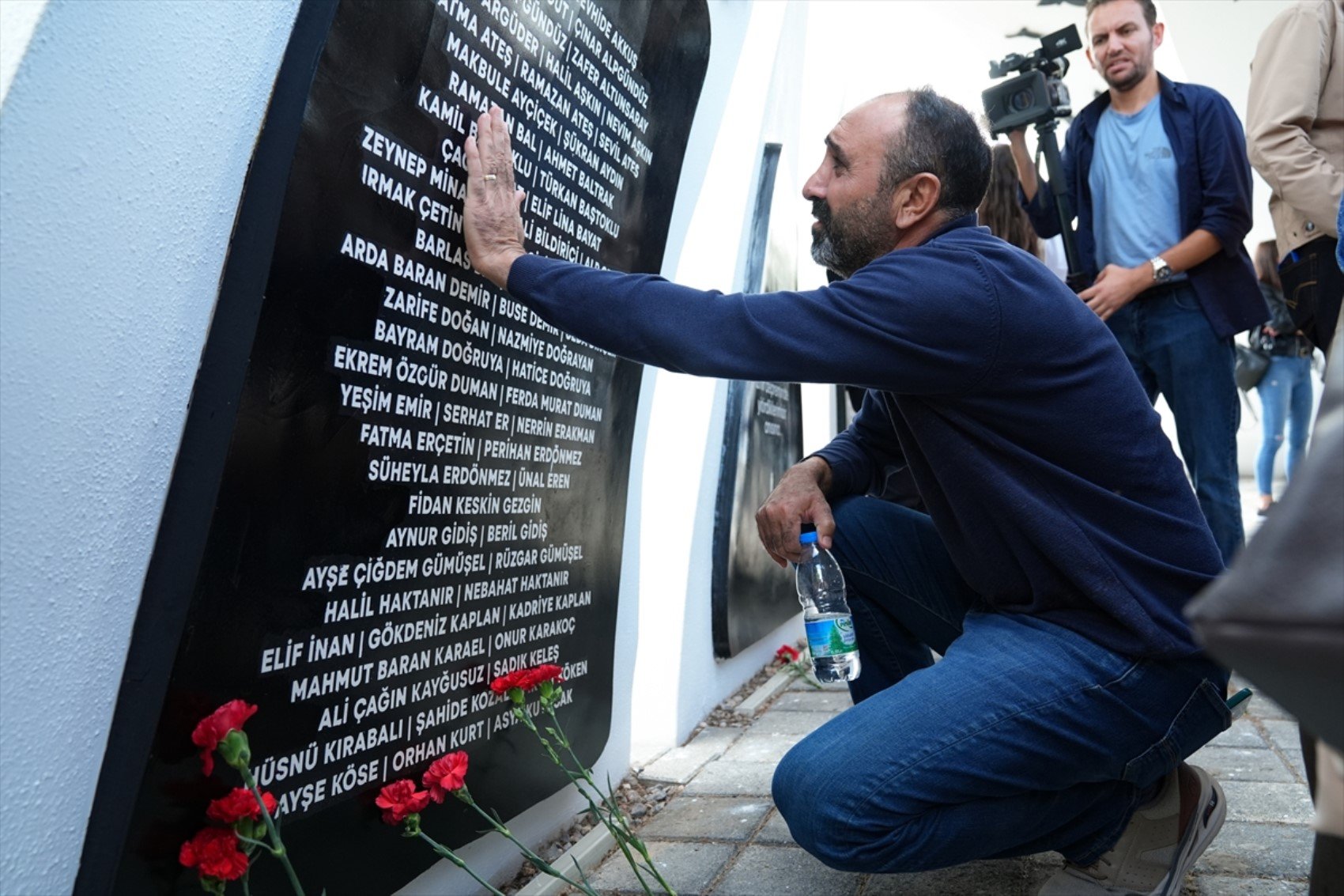 İzmir depreminde hayatını kaybedenler anıldı