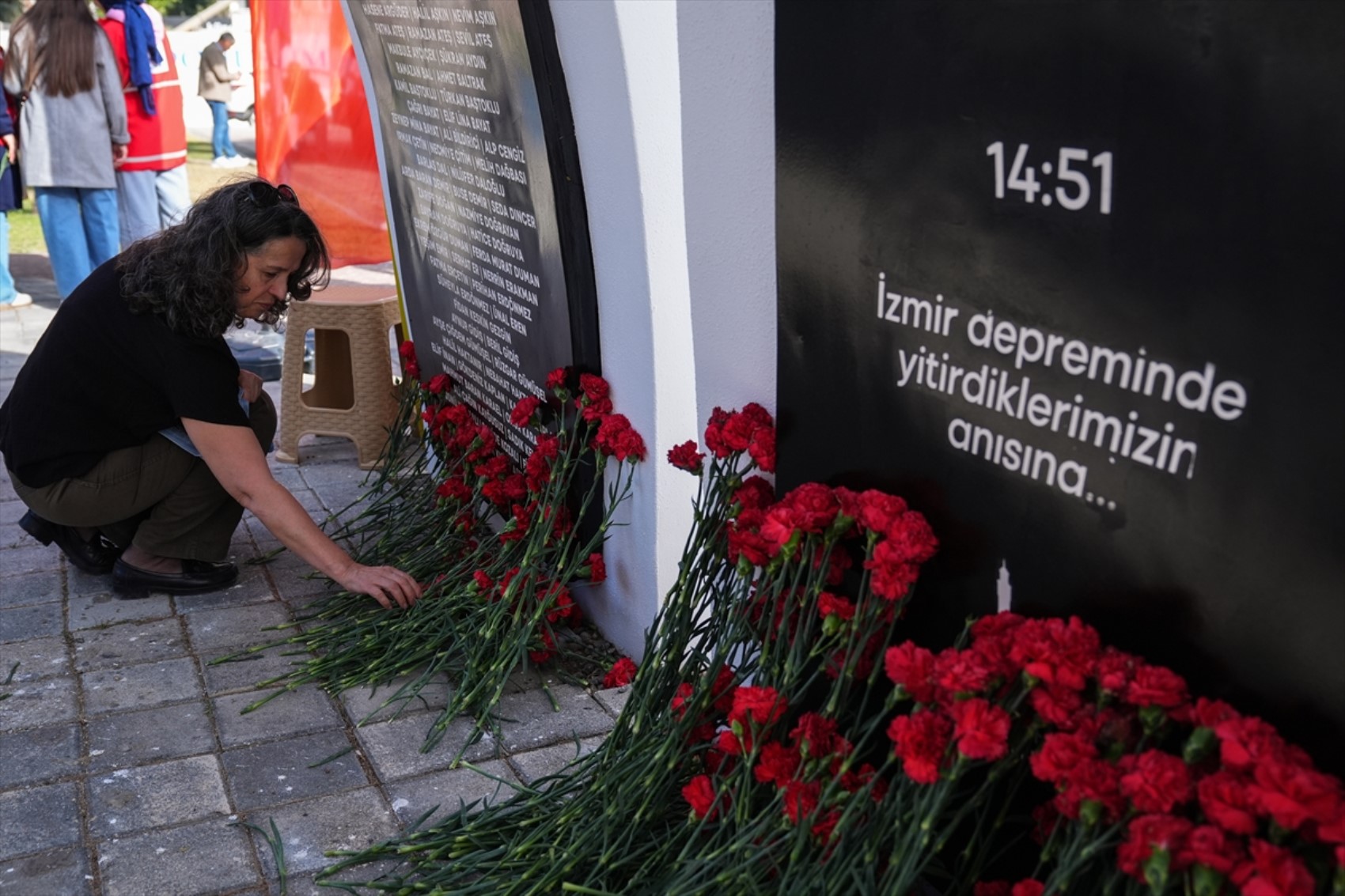 İzmir depreminde hayatını kaybedenler anıldı