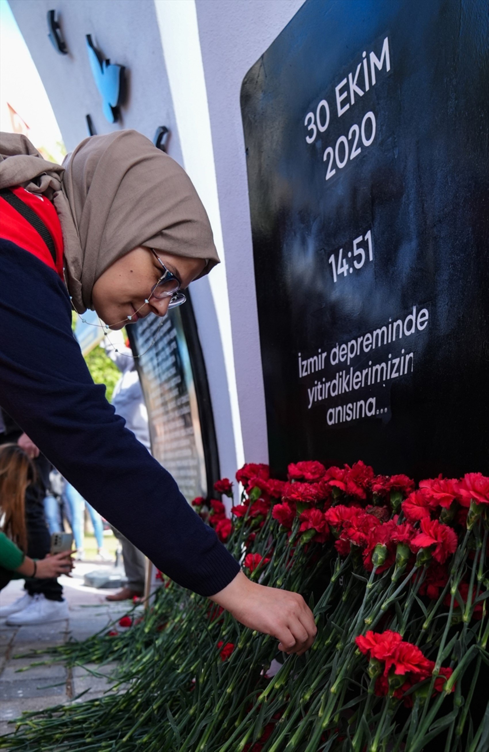 İzmir depreminde hayatını kaybedenler anıldı