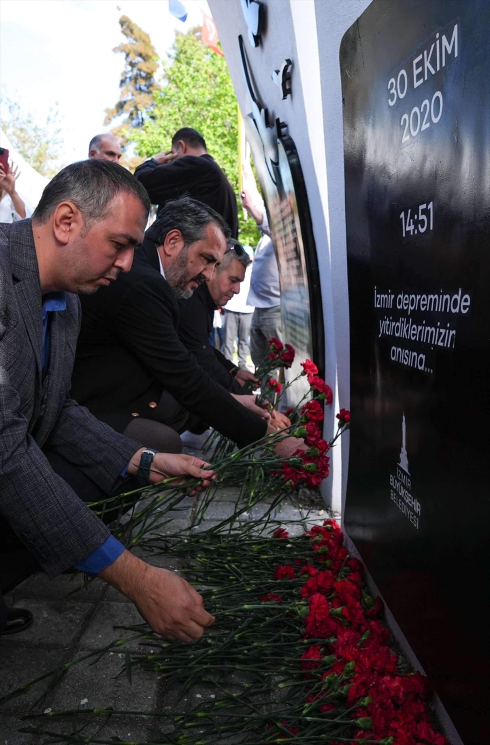 İzmir depreminde hayatını kaybedenler anıldı