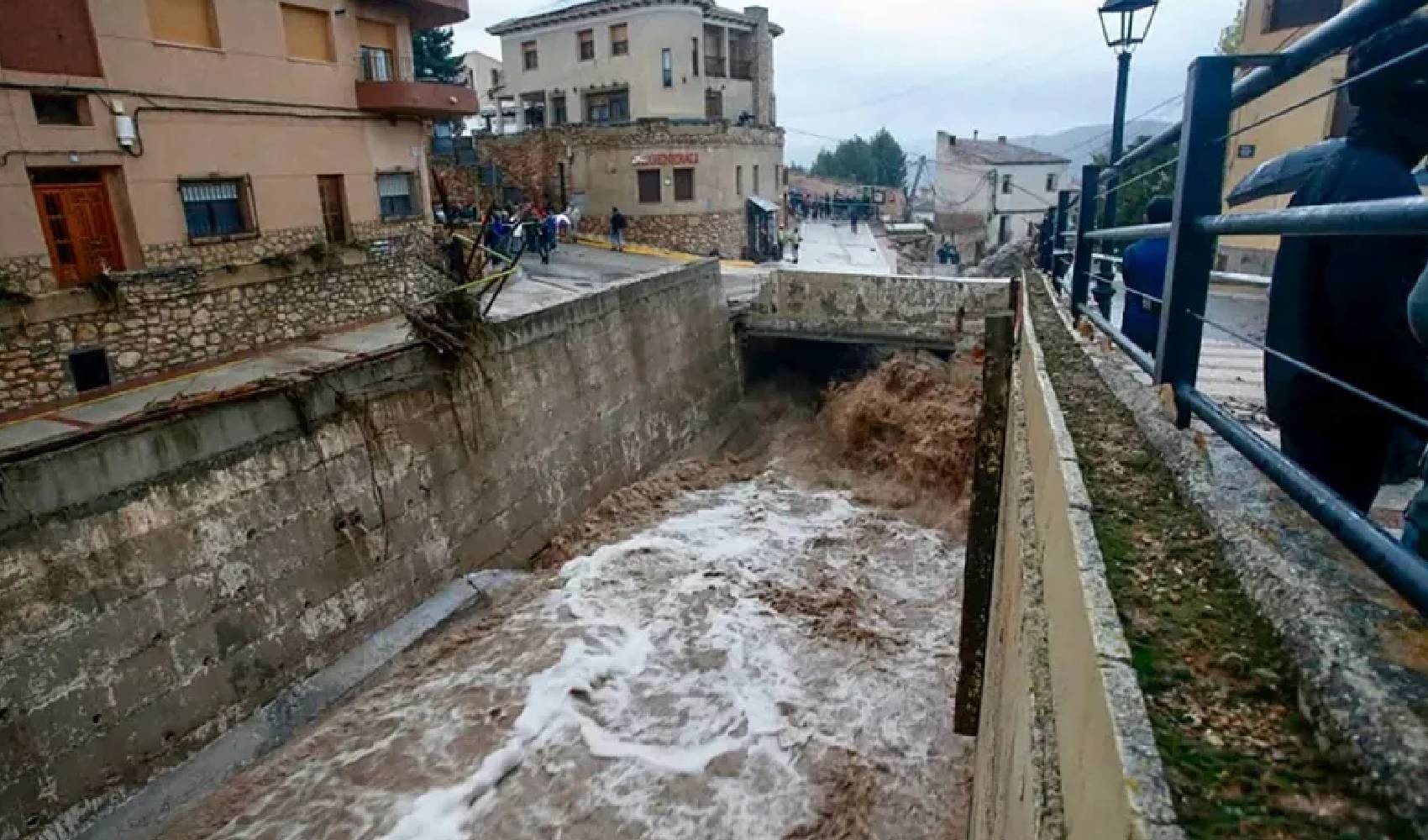 İspanya'da sel felaketi: Çok sayıdaki kişi hayatını kaybetti