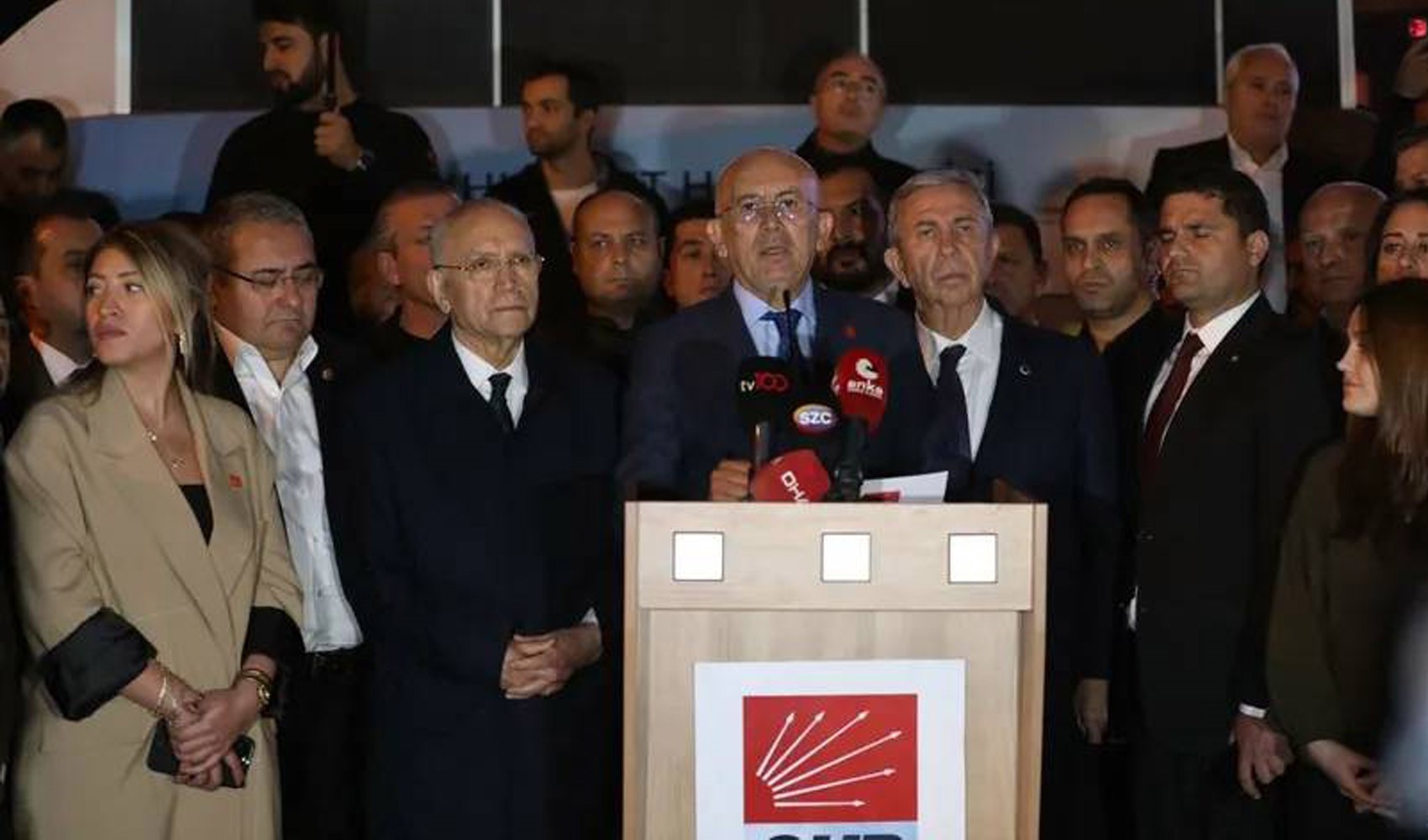 CHP Ankara'dan Mansur Yavaş'ın da katıldığı Özer protestosu: 'O koltukta tutmayacağız'