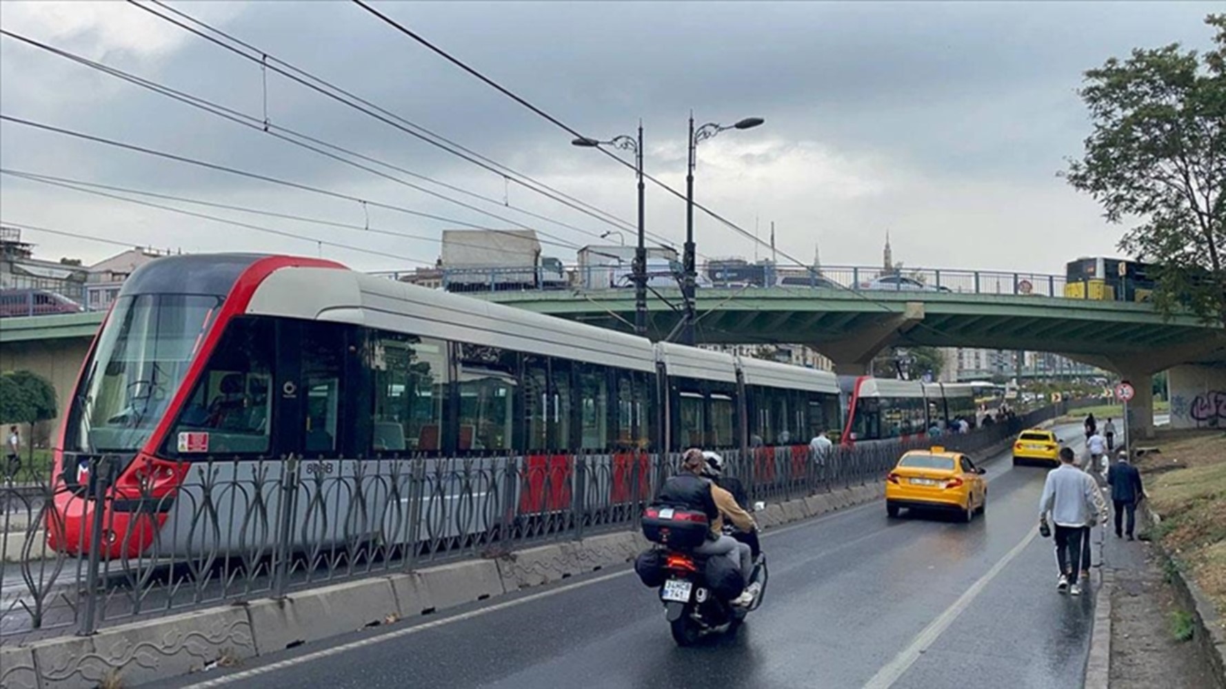 Aksaray tramvay istasyonu tek yönlü olarak kapatılıyor
