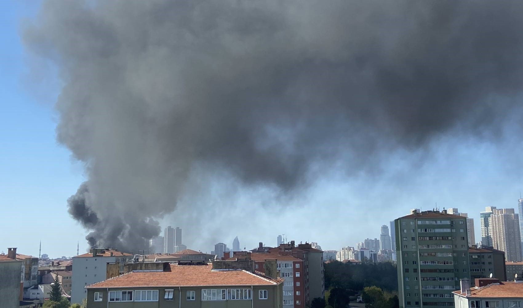 İstanbul Ataşehir Mevlana Mahallesi'nde yangın