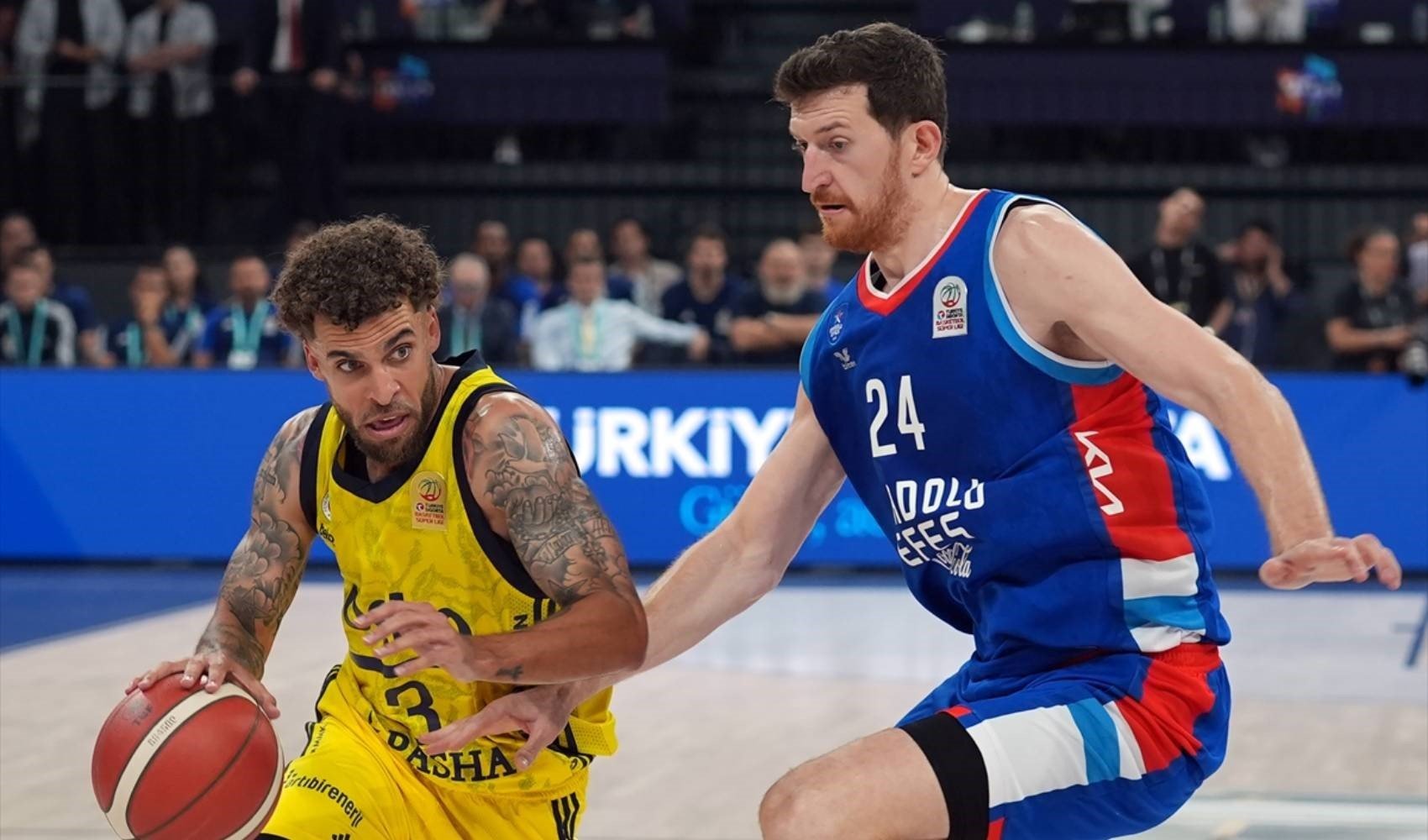 Anadolu Efes ve Fenerbahçe Beko EuroLeague'de sahneye çıkıyor