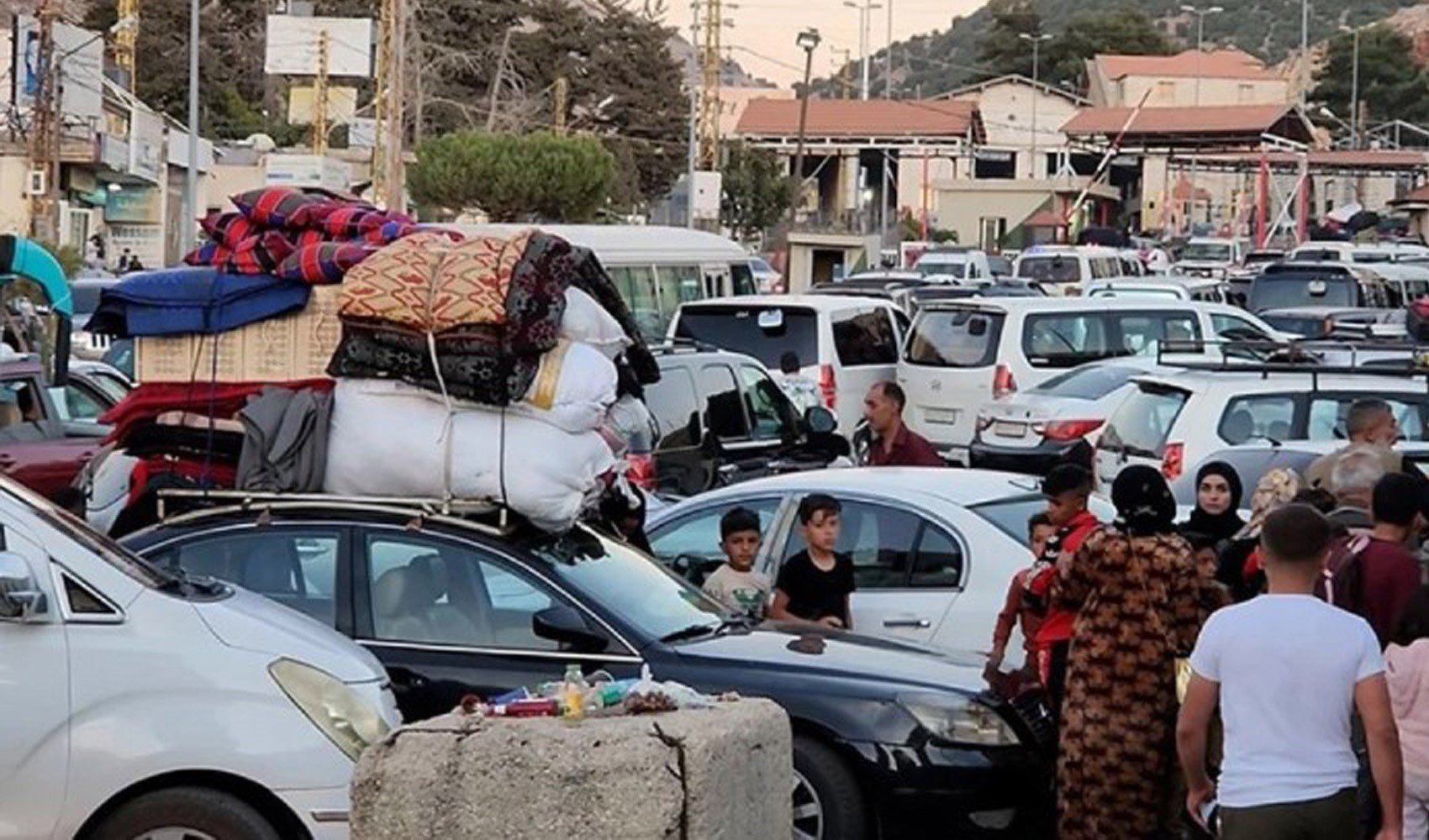 BM'den ürküten rapor: İsrail'in saldırdığı Lübnan'dan yaklaşık 235 bin kişi Suriye'ye geçti