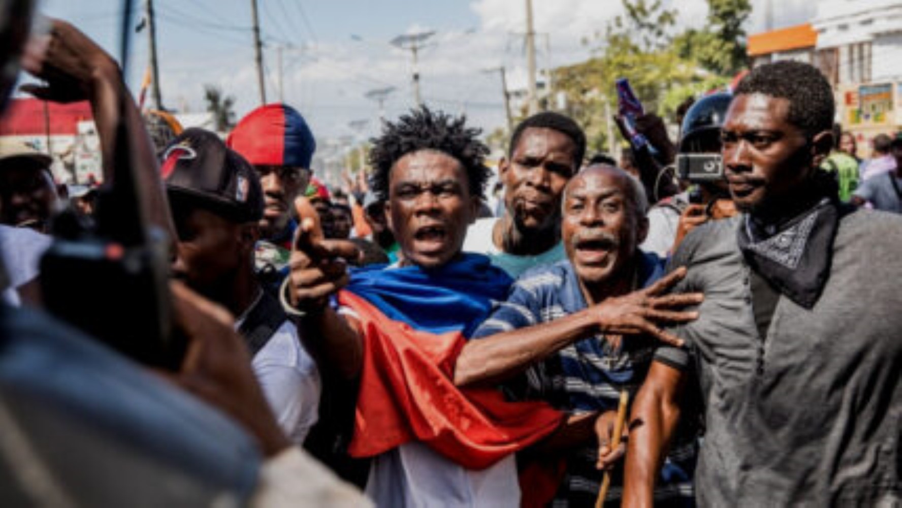 Haiti'de çeteler, sokakları ateşe verdi: Çete baskınında 'katliam'