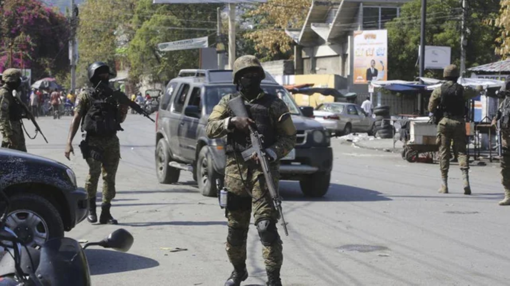 Haiti'de çeteler, sokakları ateşe verdi: Çete baskınında 'katliam'