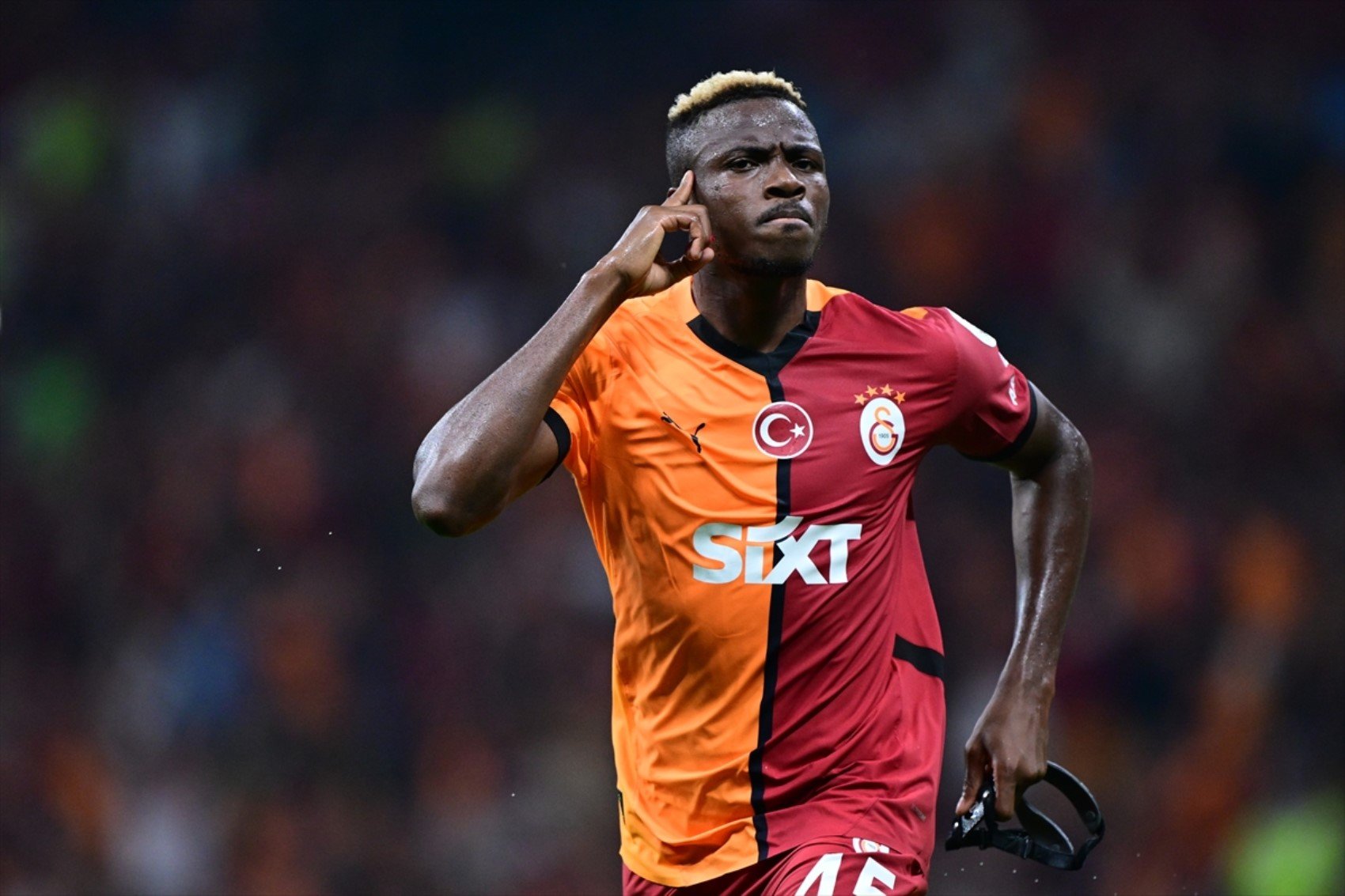 Galatasaraylı taraftarlar Osimhen'i bekliyor: Alanyaspor karşısında oynayacak mı?