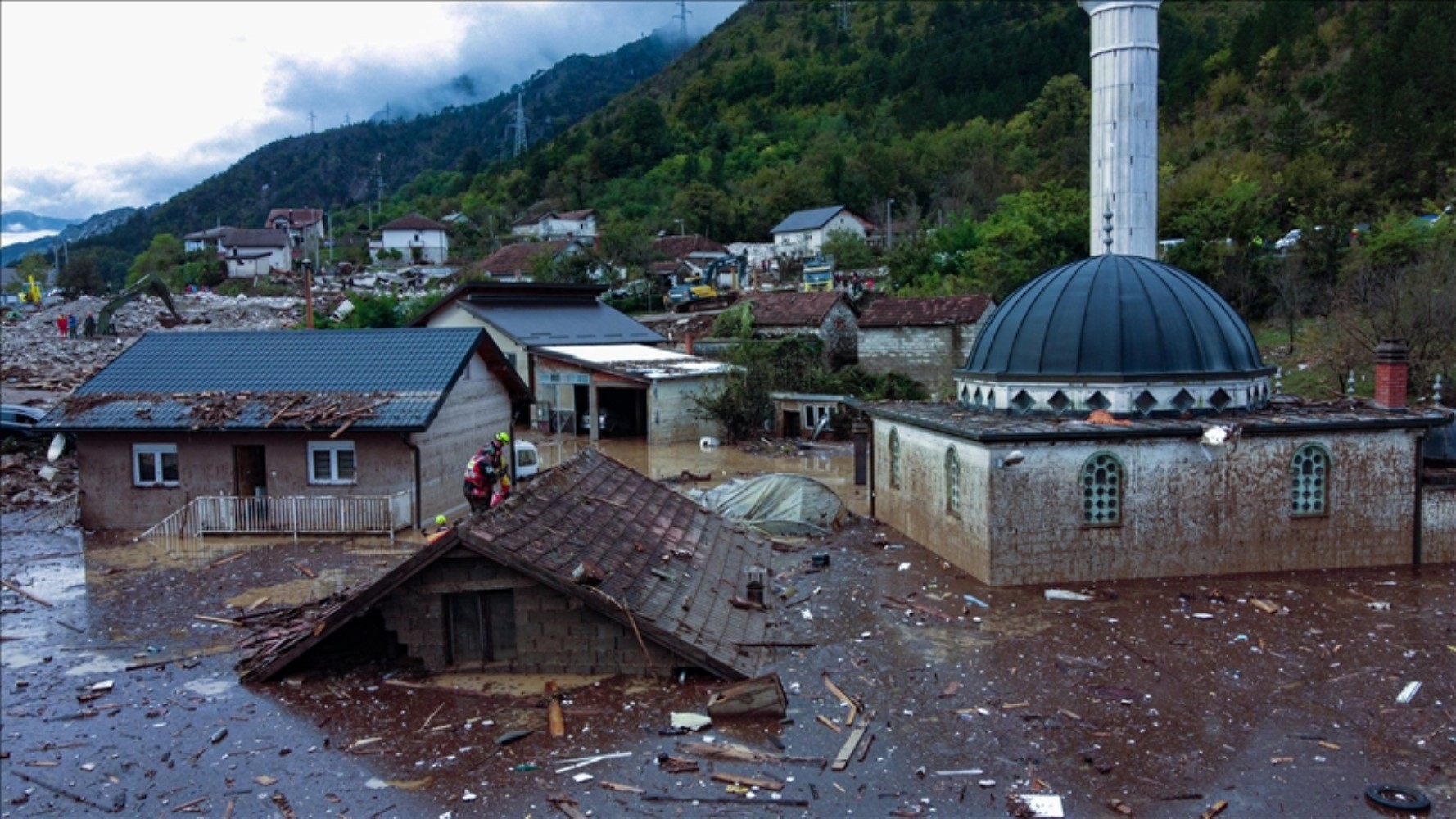 Bosna'da yaşanan sel felaketinde neler oldu? Ülke yaralarını sarmaya çalışıyor