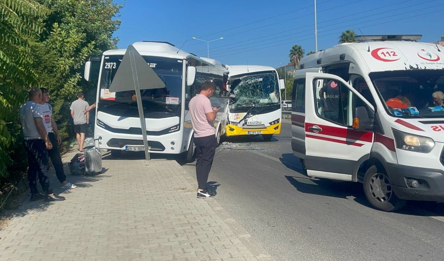 Scontro tra minibus turistici ad Antalya! Ci sono feriti