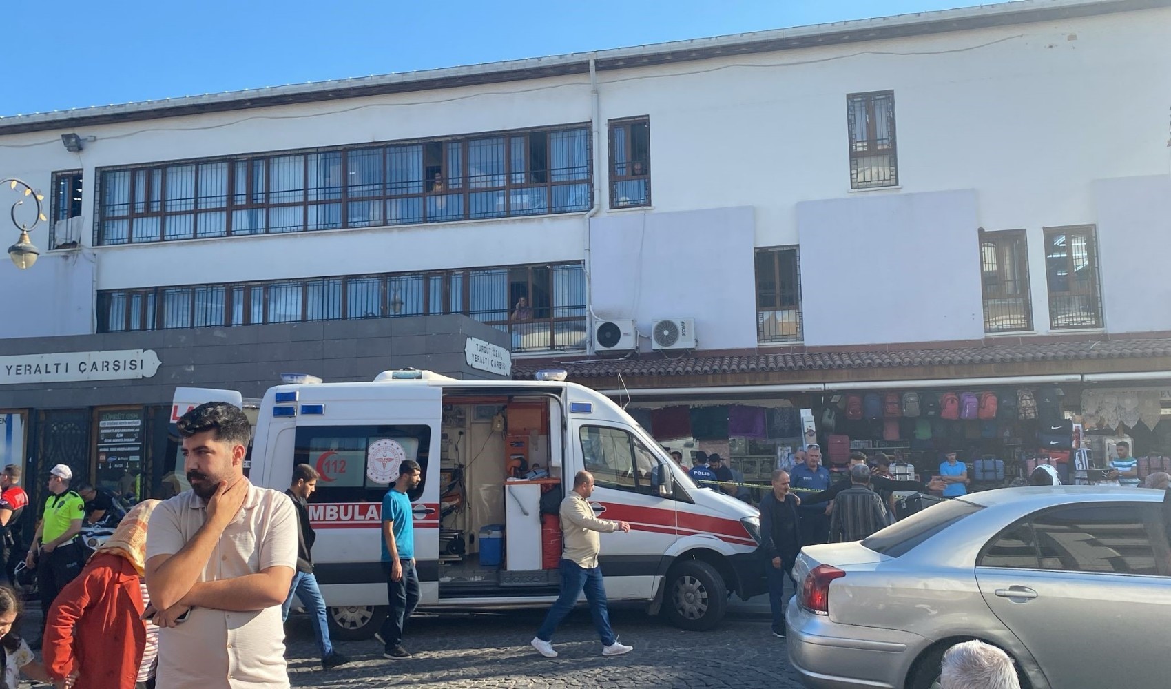 Sergente specializzato uccide la moglie in mezzo alla strada e si suicida