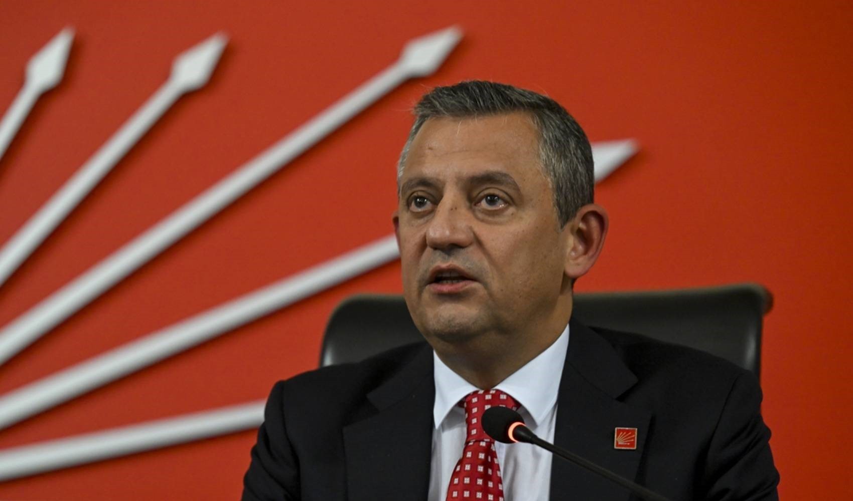 Il leader del CHP Özel: La stretta di mano tra Bahçeli e il DEM abbassa la tensione