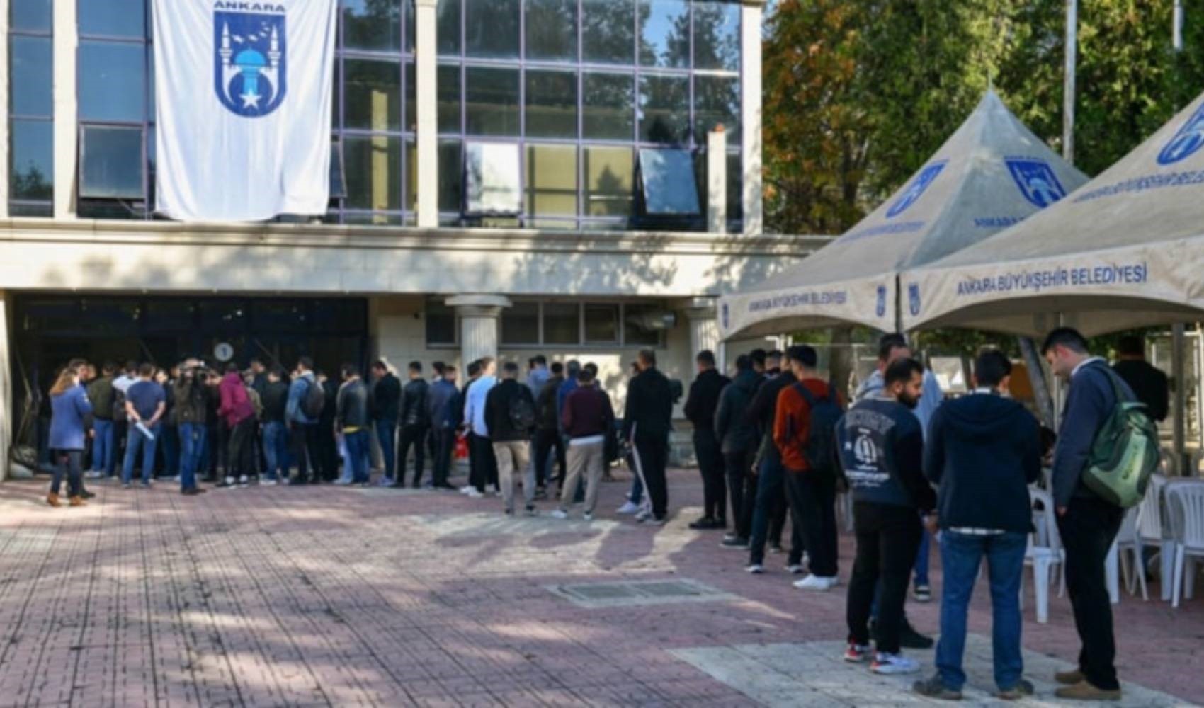 Il loro sogno era diventare giudici o pubblici ministeri... Ad Ankara 4 mila giovani si candidano per 113 posti da vigile urbano