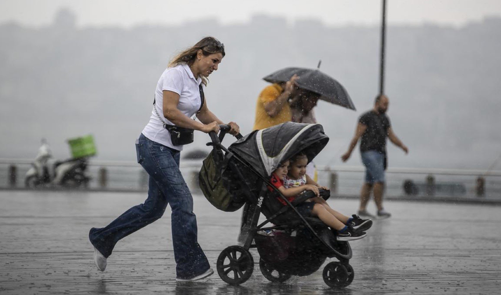 Güneşli günler sona erdi: Meteoroloji'den gök gürültülü sağanak yağış uyarısı