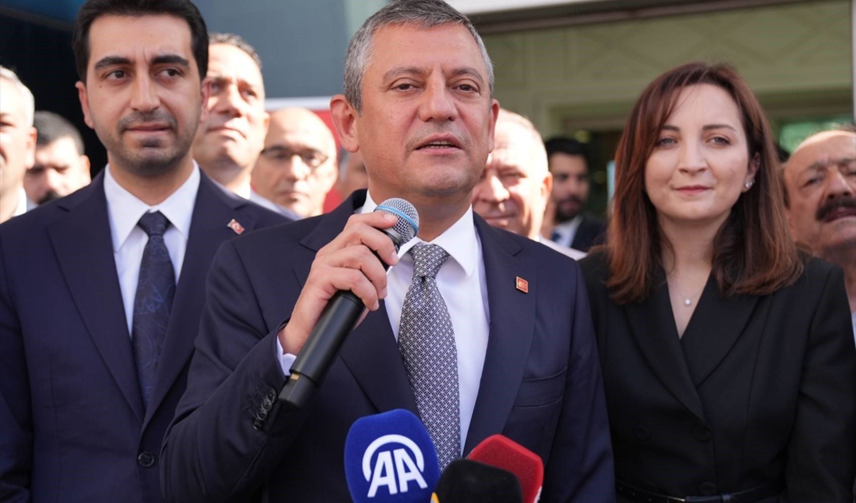 CHP lideri Özel Hatay'daki grevi ziyaret etti: 'Sizin mücadeleniz bizim mücadelemizdir'