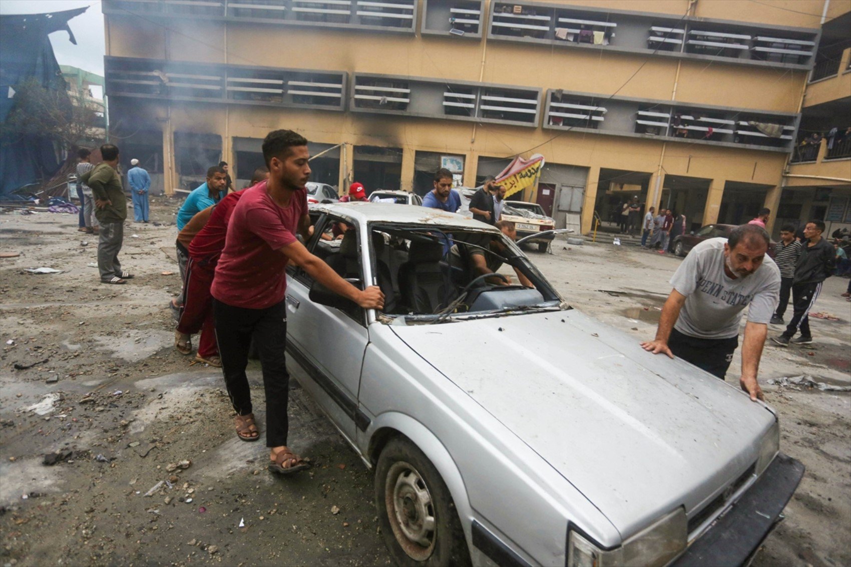 Bir yıl sonra Gazze: İsrail bombalarıyla yok olmuş bir şehir ve yürek dağlayan gerçekler