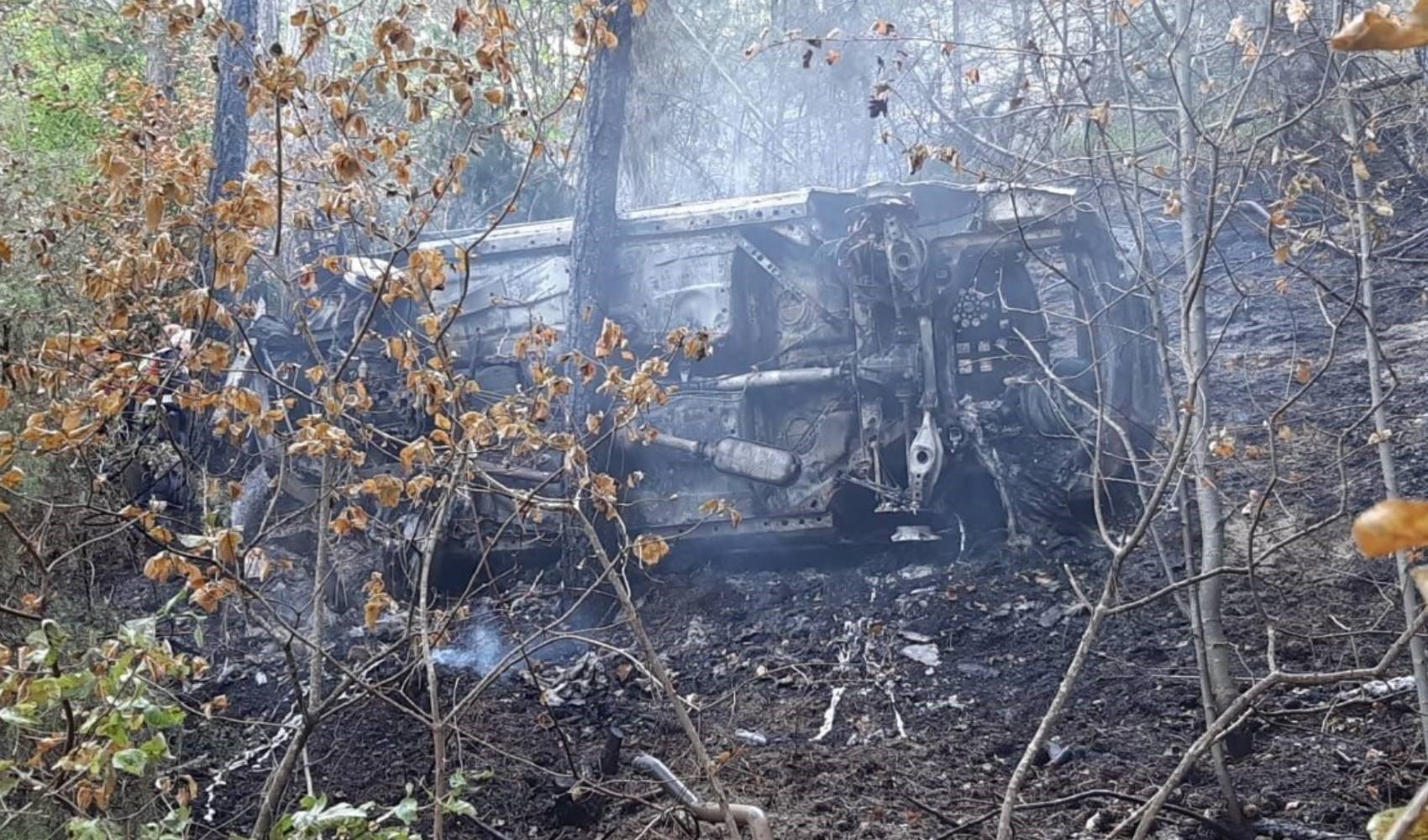 Uçuruma yuvarlanan otomobil alev alev yandı: Sürücü ve yolcu yanarak hayatını kaybetti