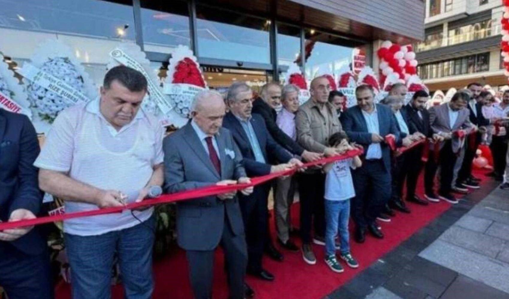 AKP'li başkan Burger King açtı: İsrail eleştirilerine böyle yanıt verdi