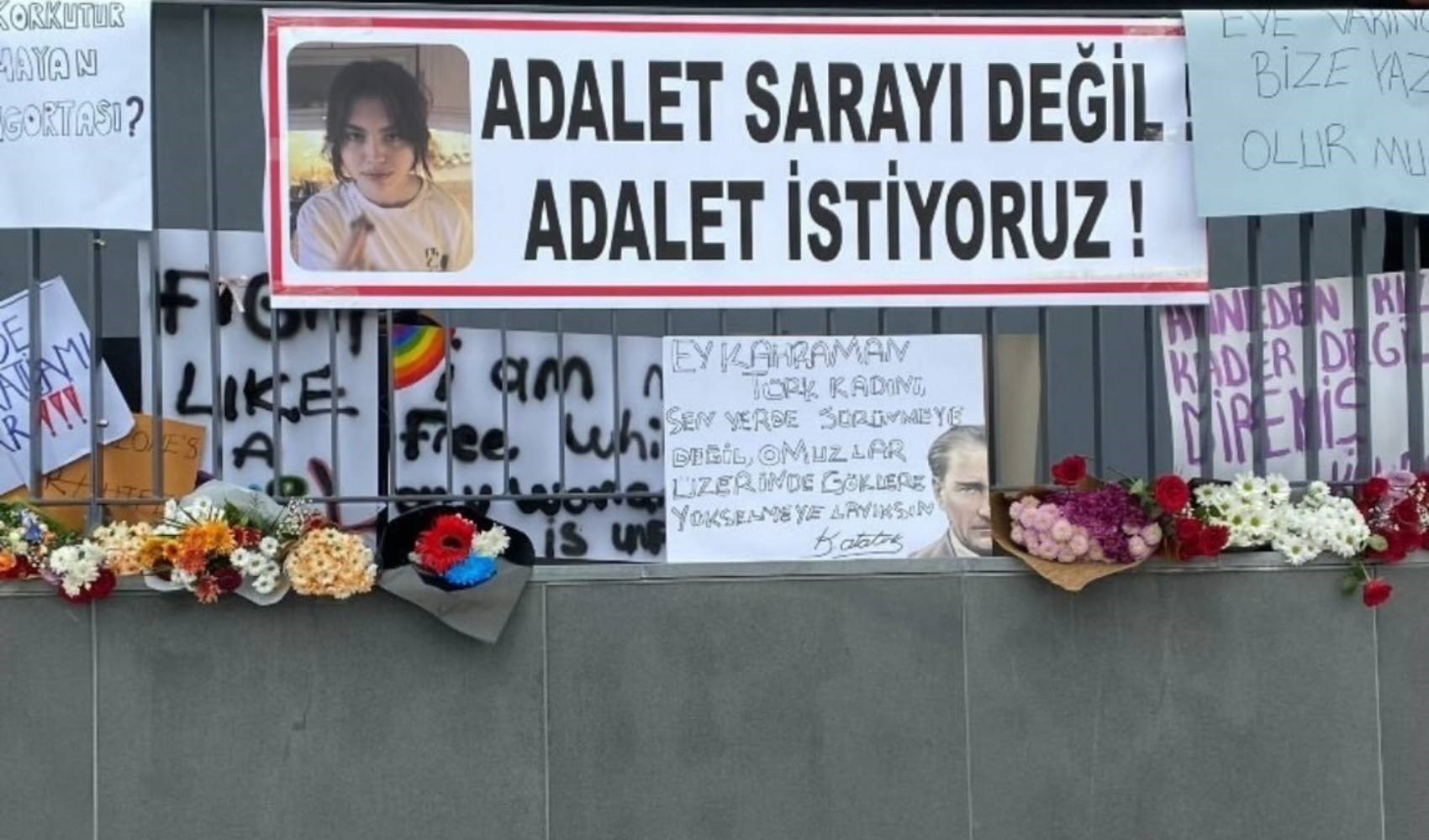 Katledilen Ayşenur Halil'in üniversitesinde protesto: 'Adalet sarayı değil adalet istiyoruz'