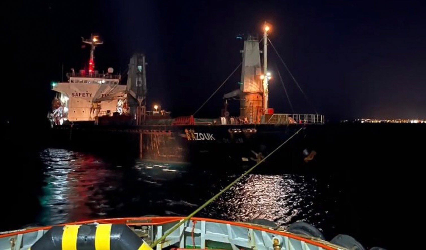 Çanakkale Boğazı'ndan geçen kuru yük gemisi makine arızası yaptı