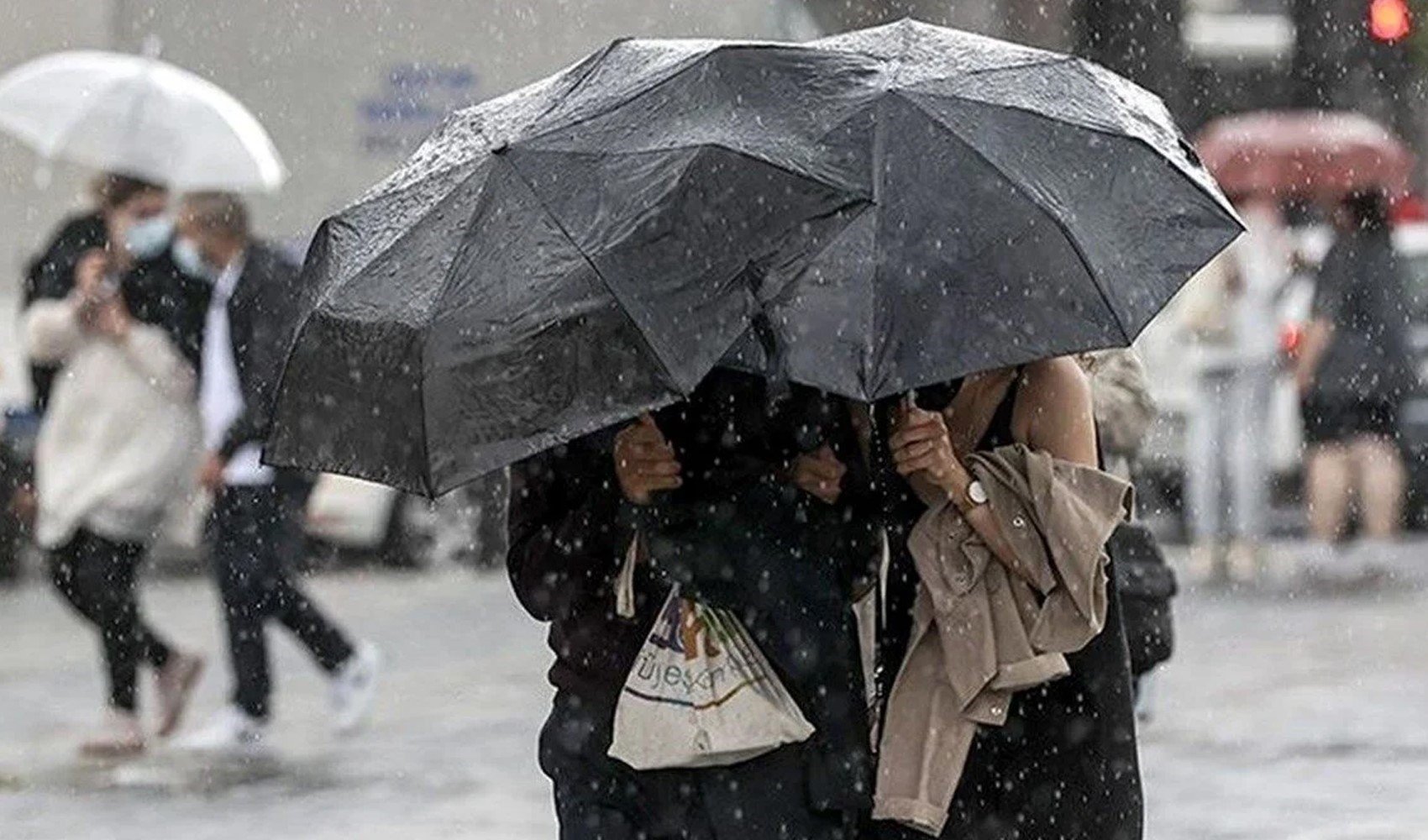 Meteoroloji'den 3 kente sarı kodlu uyarı: Kuvvetli yağış ve rüzgar geliyor! İşte il il 8 Ekim Salı hava durumu…